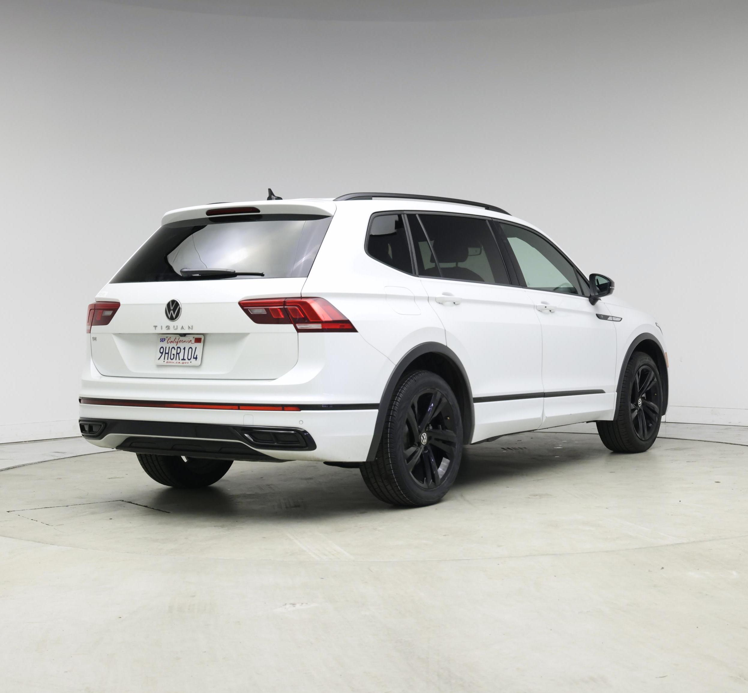 Thumbnail: 2023 Volkswagen Tiguan - 8