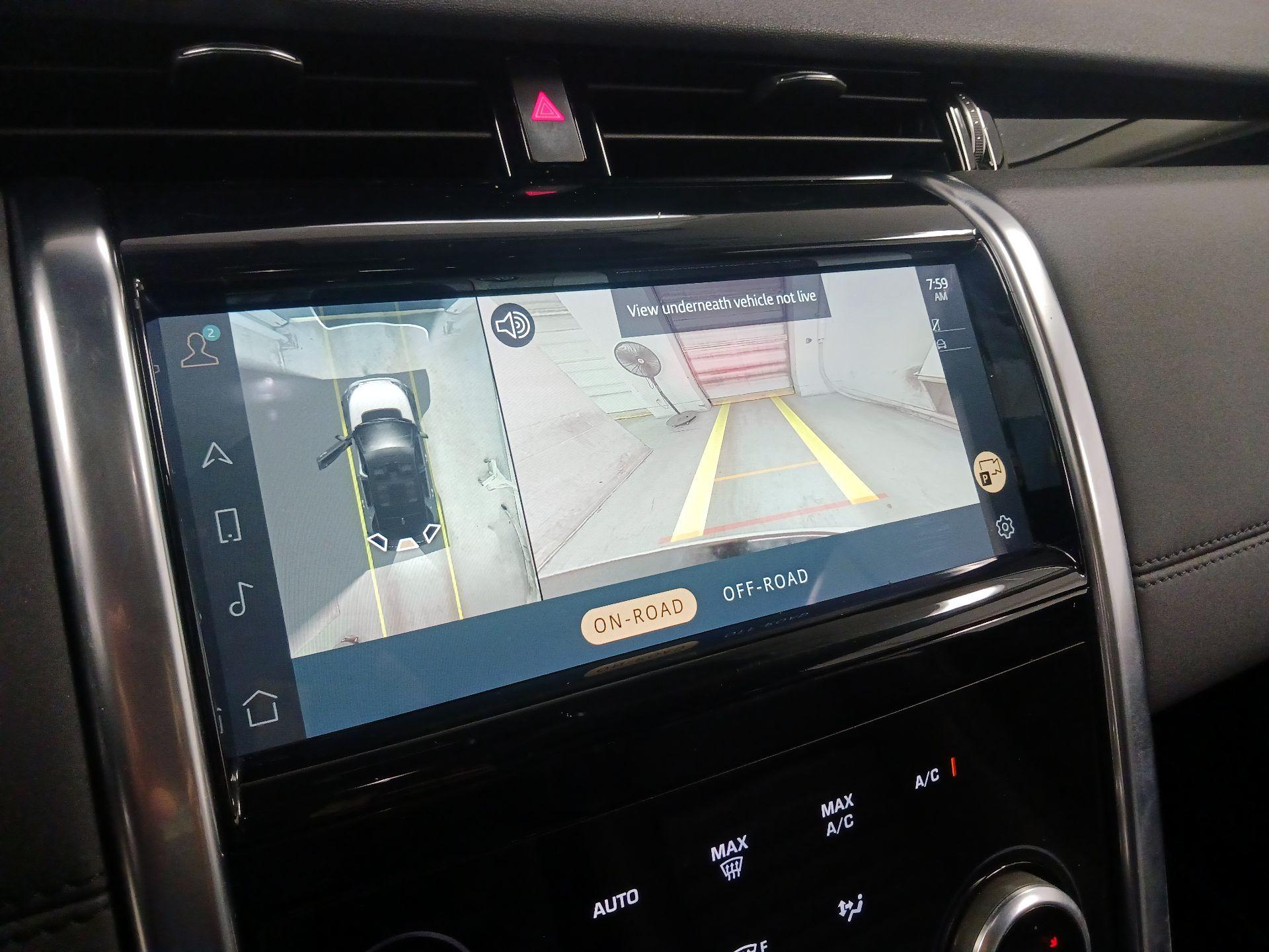 Thumbnail: 2021 Land Rover Discovery Sport - 11