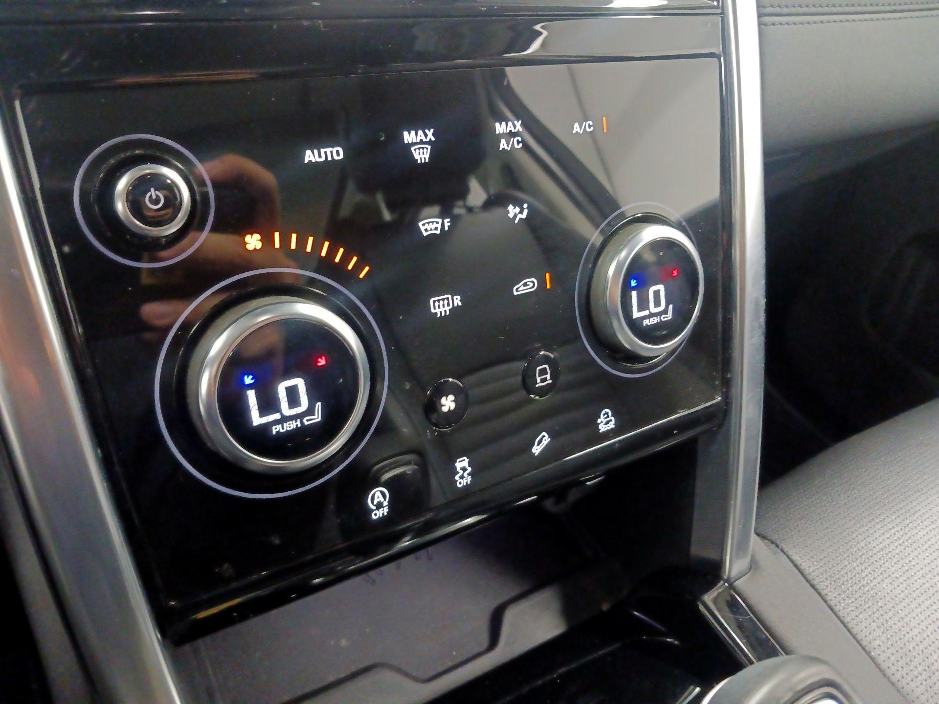 Thumbnail: 2021 Land Rover Discovery Sport - 13