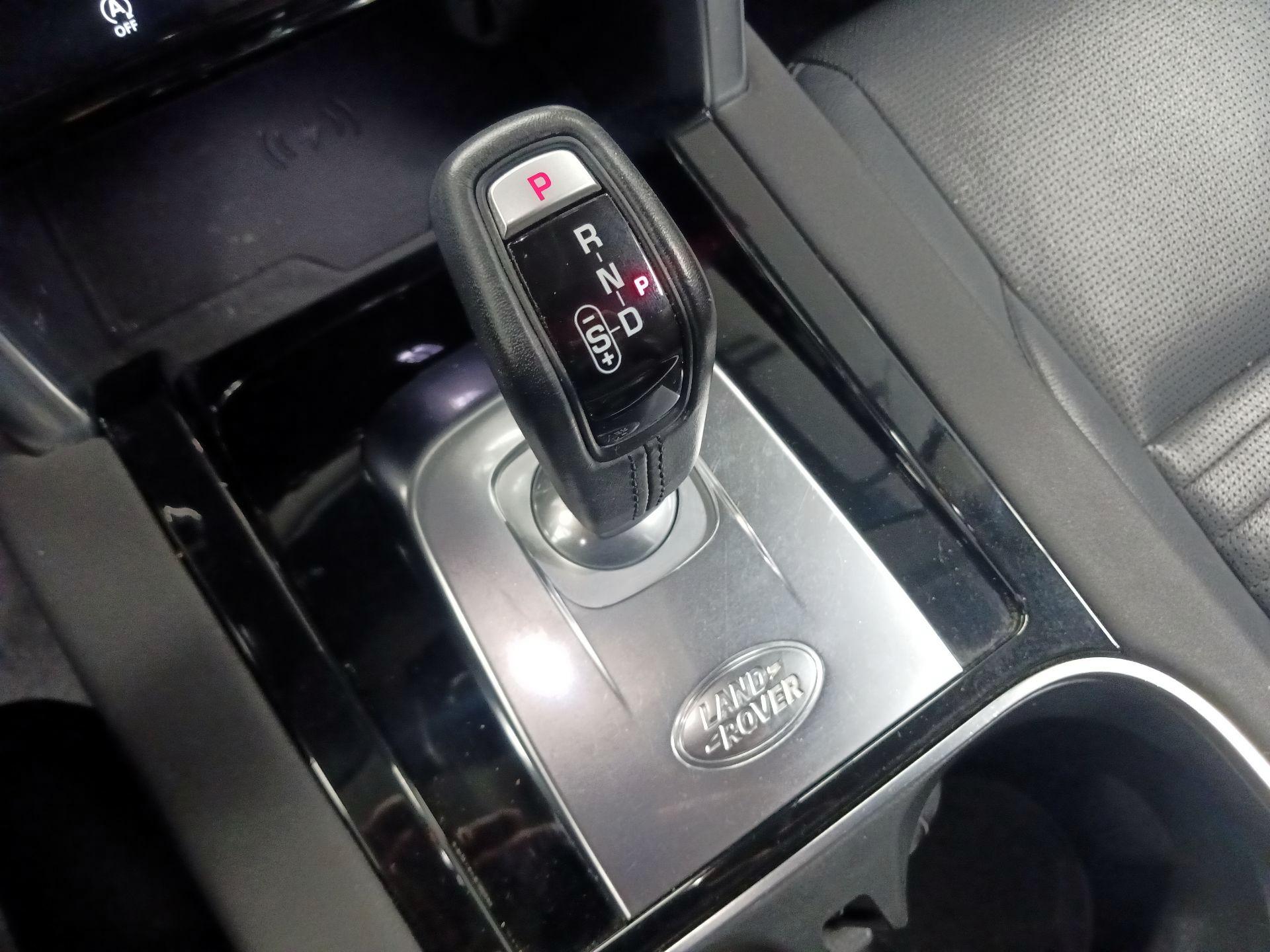 Thumbnail: 2021 Land Rover Discovery Sport - 14