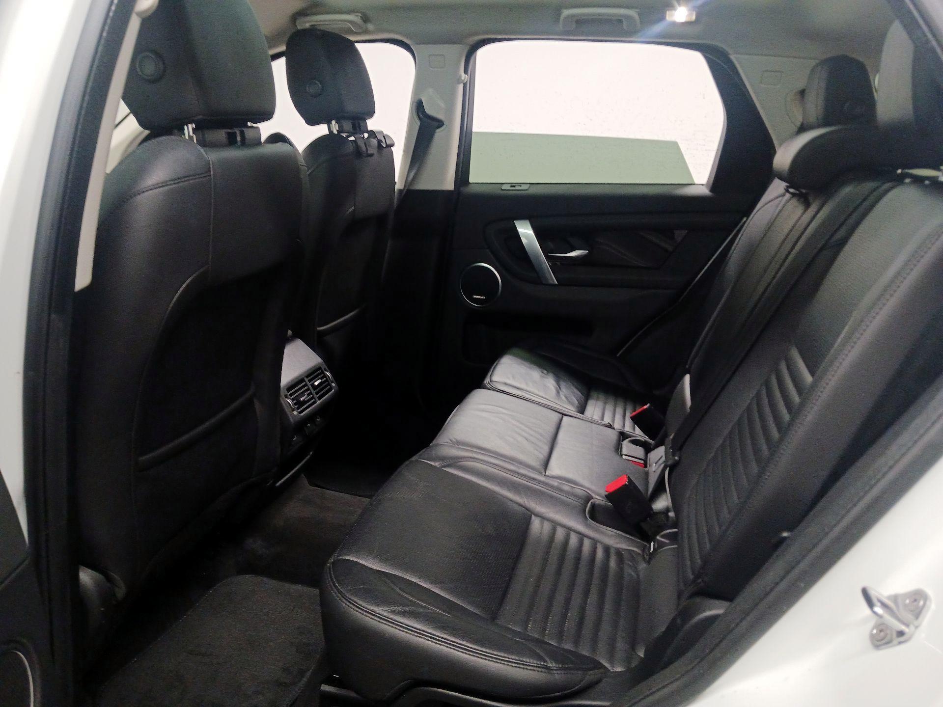 Thumbnail: 2021 Land Rover Discovery Sport - 15