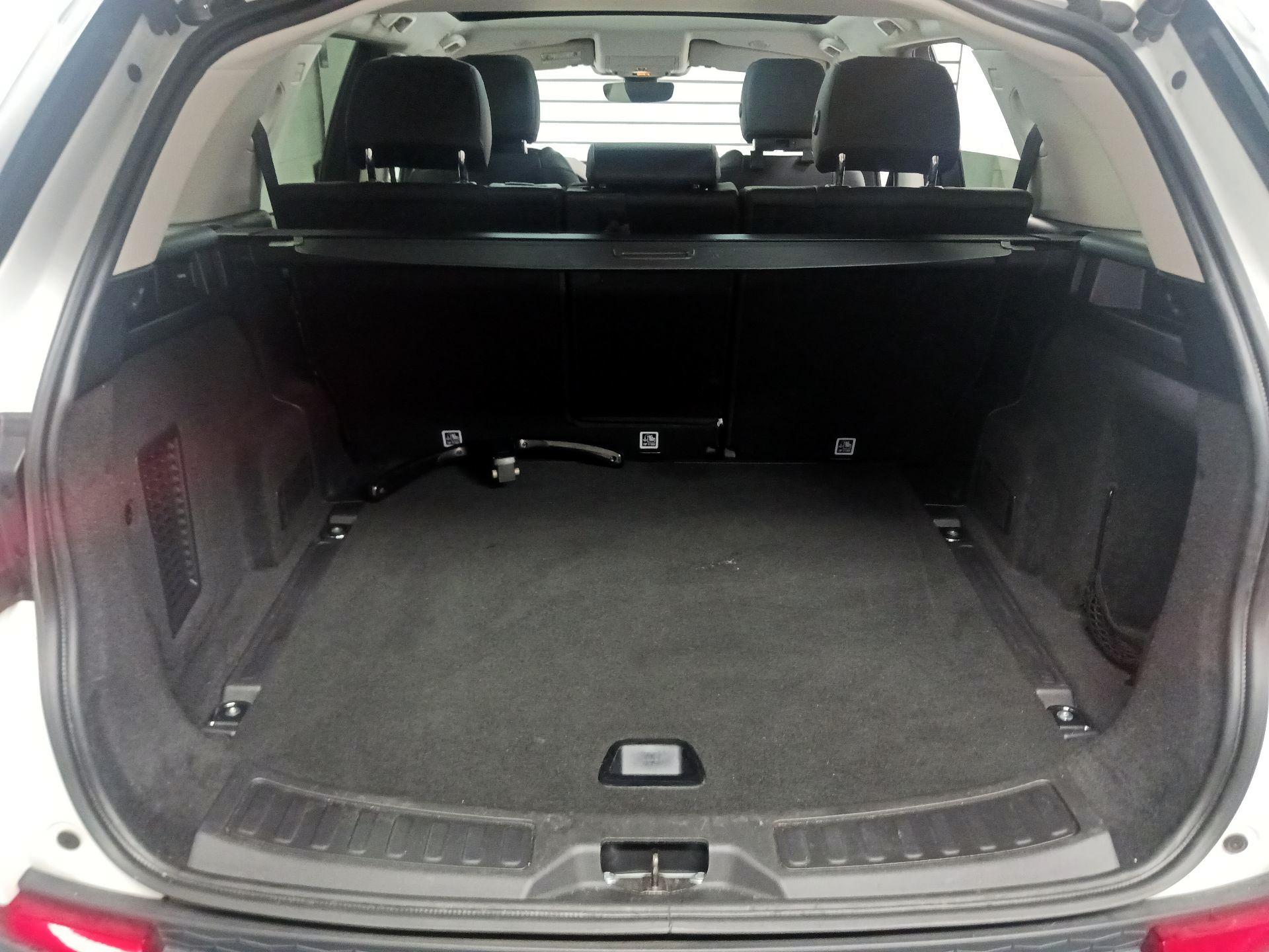 Thumbnail: 2021 Land Rover Discovery Sport - 16