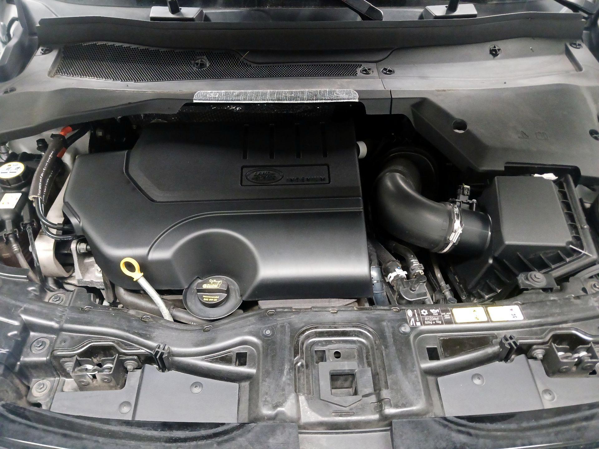 Thumbnail: 2021 Land Rover Discovery Sport - 17