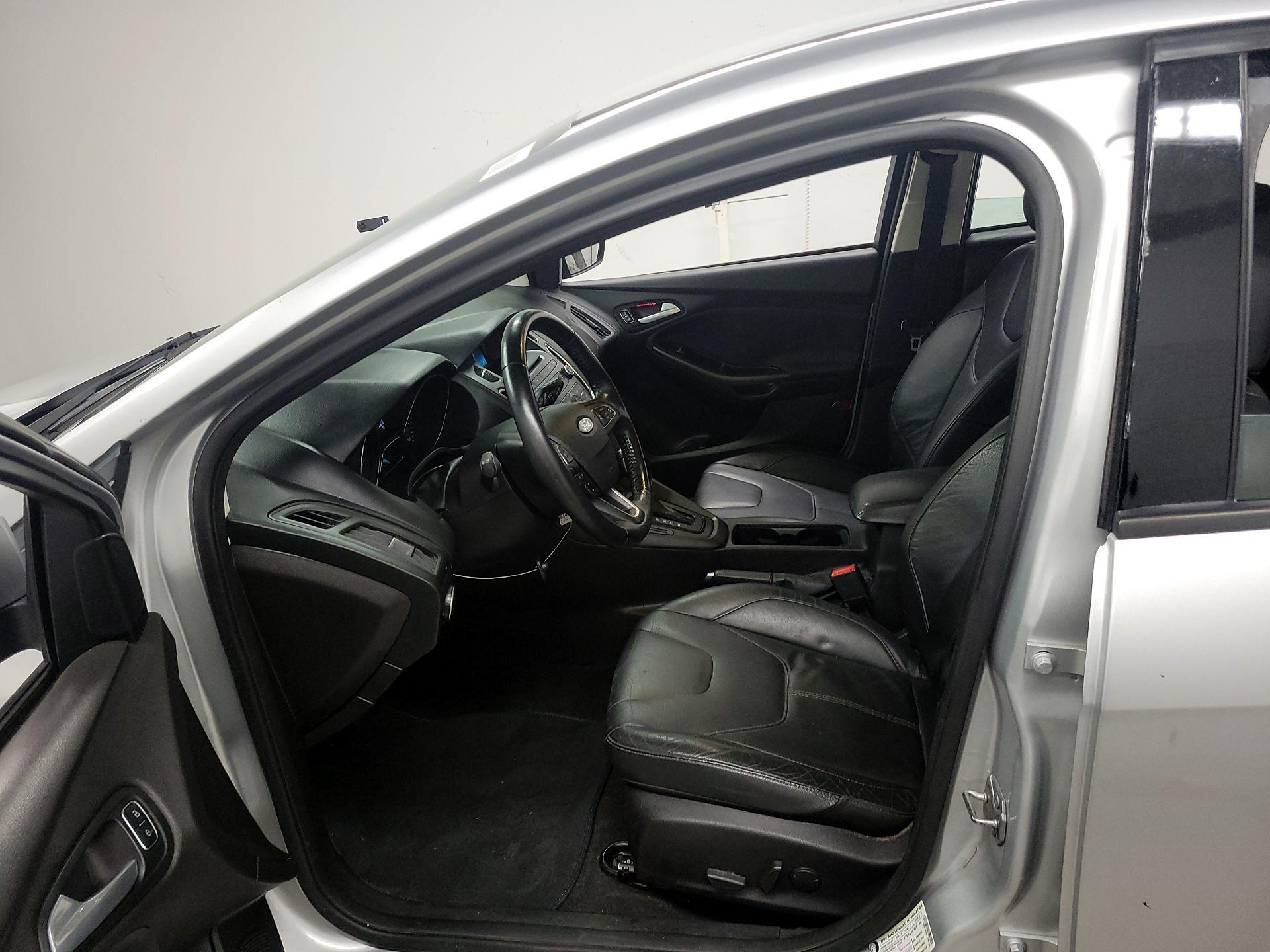 Thumbnail: 2016 Ford Focus - 9