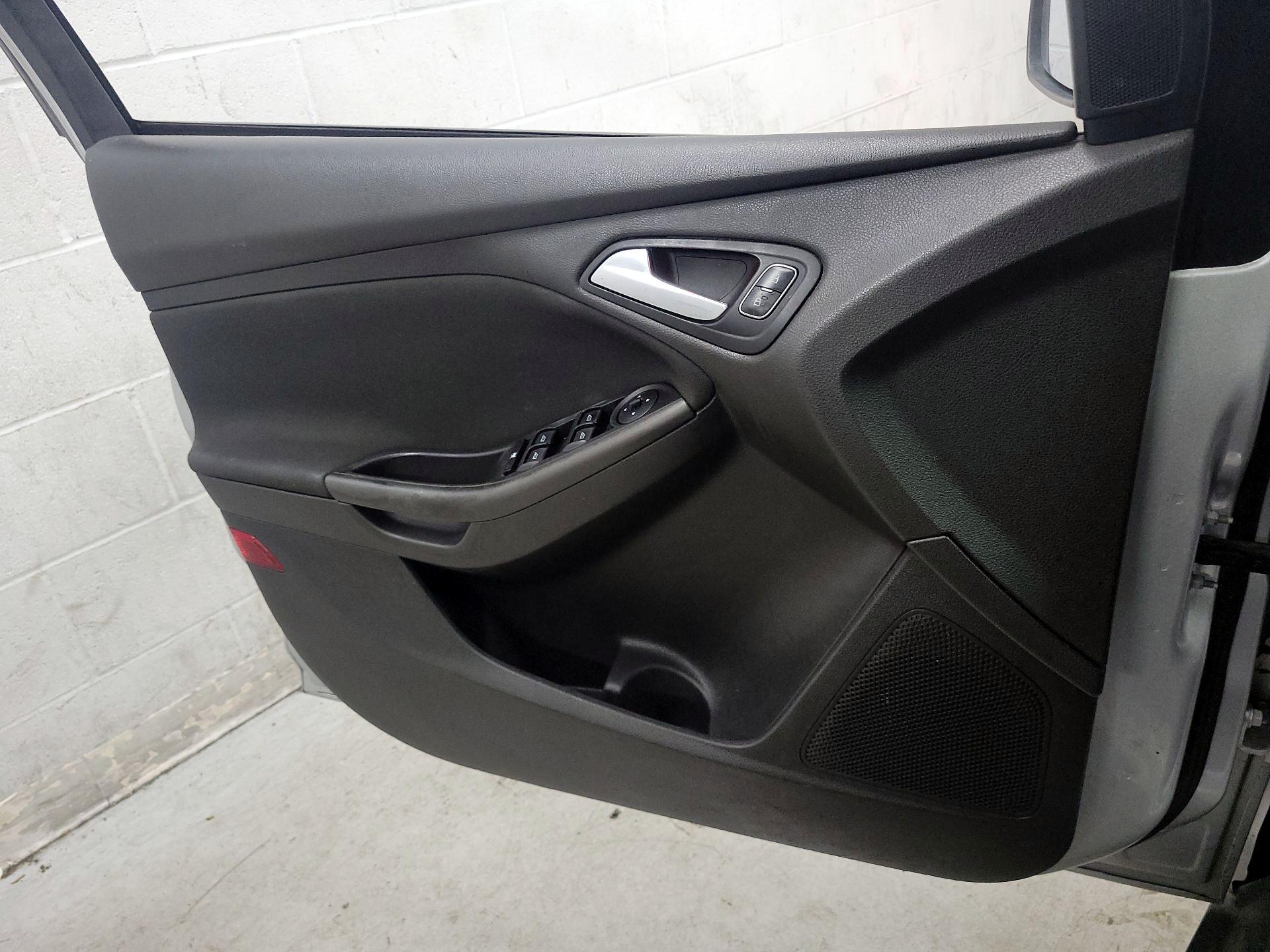 Thumbnail: 2016 Ford Focus - 10