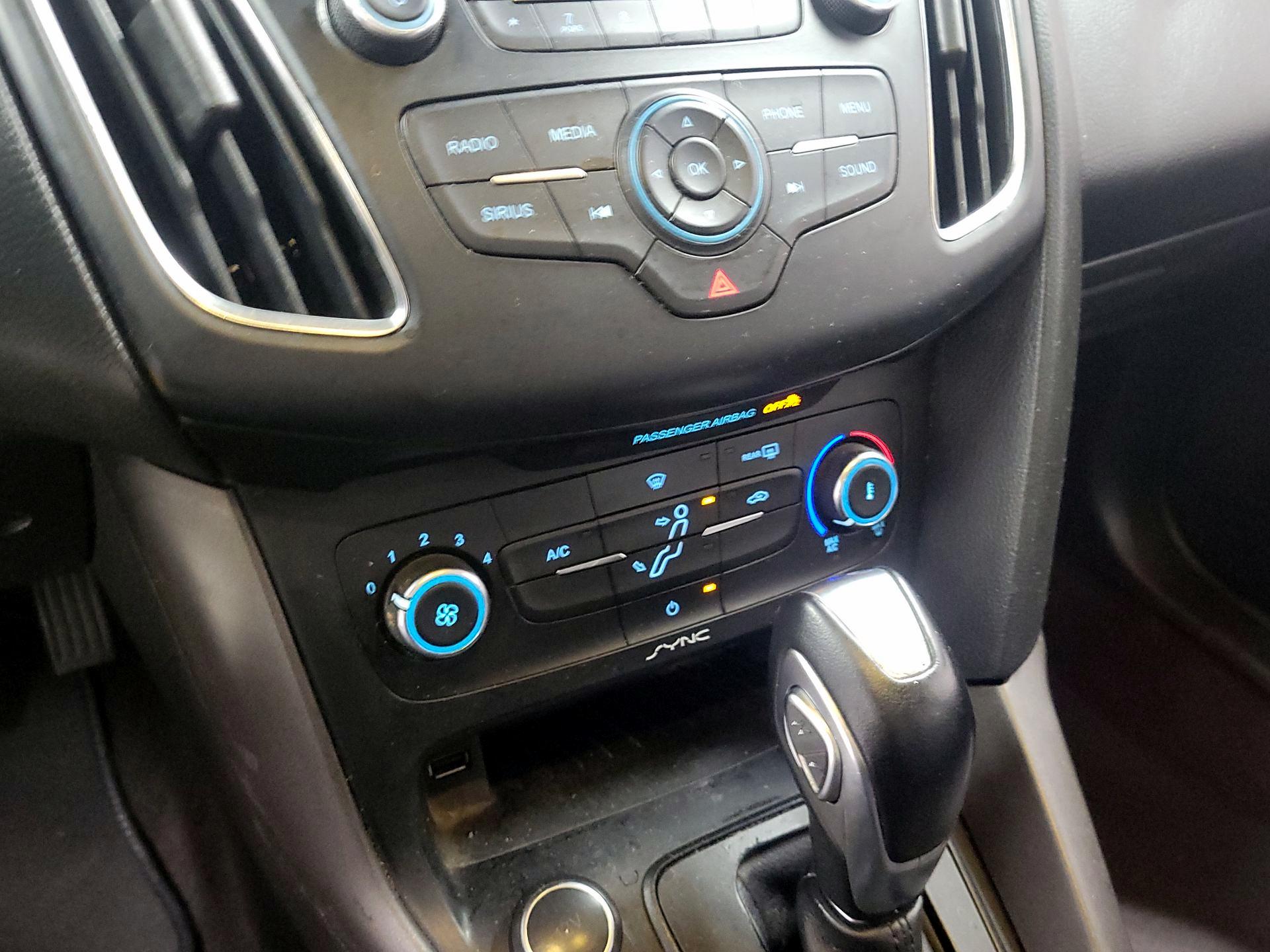 Thumbnail: 2016 Ford Focus - 12