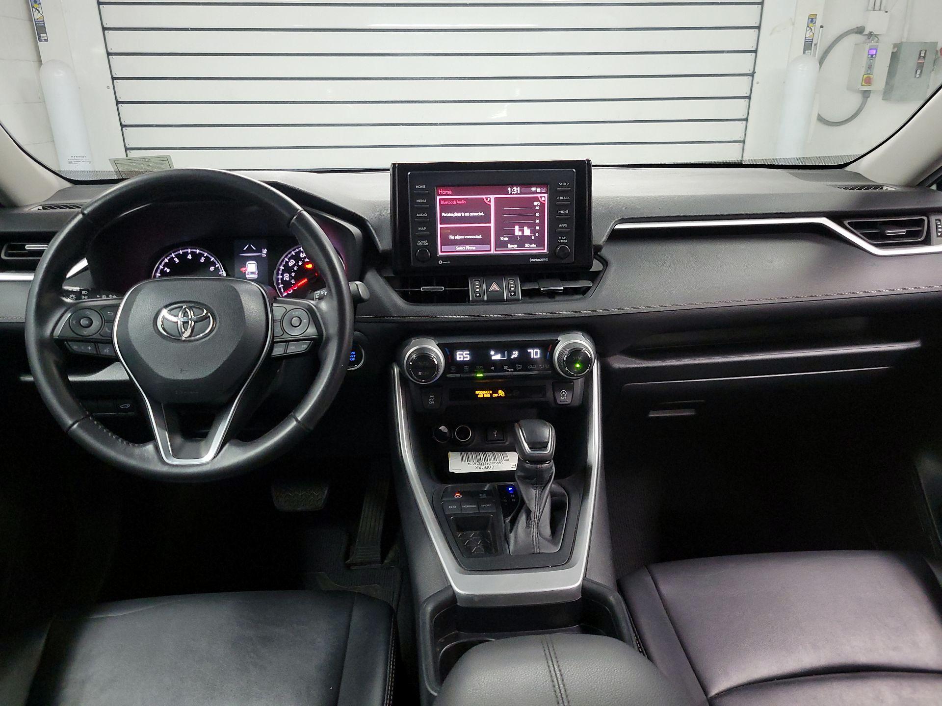 Thumbnail: 2020 Toyota RAV4 - 9