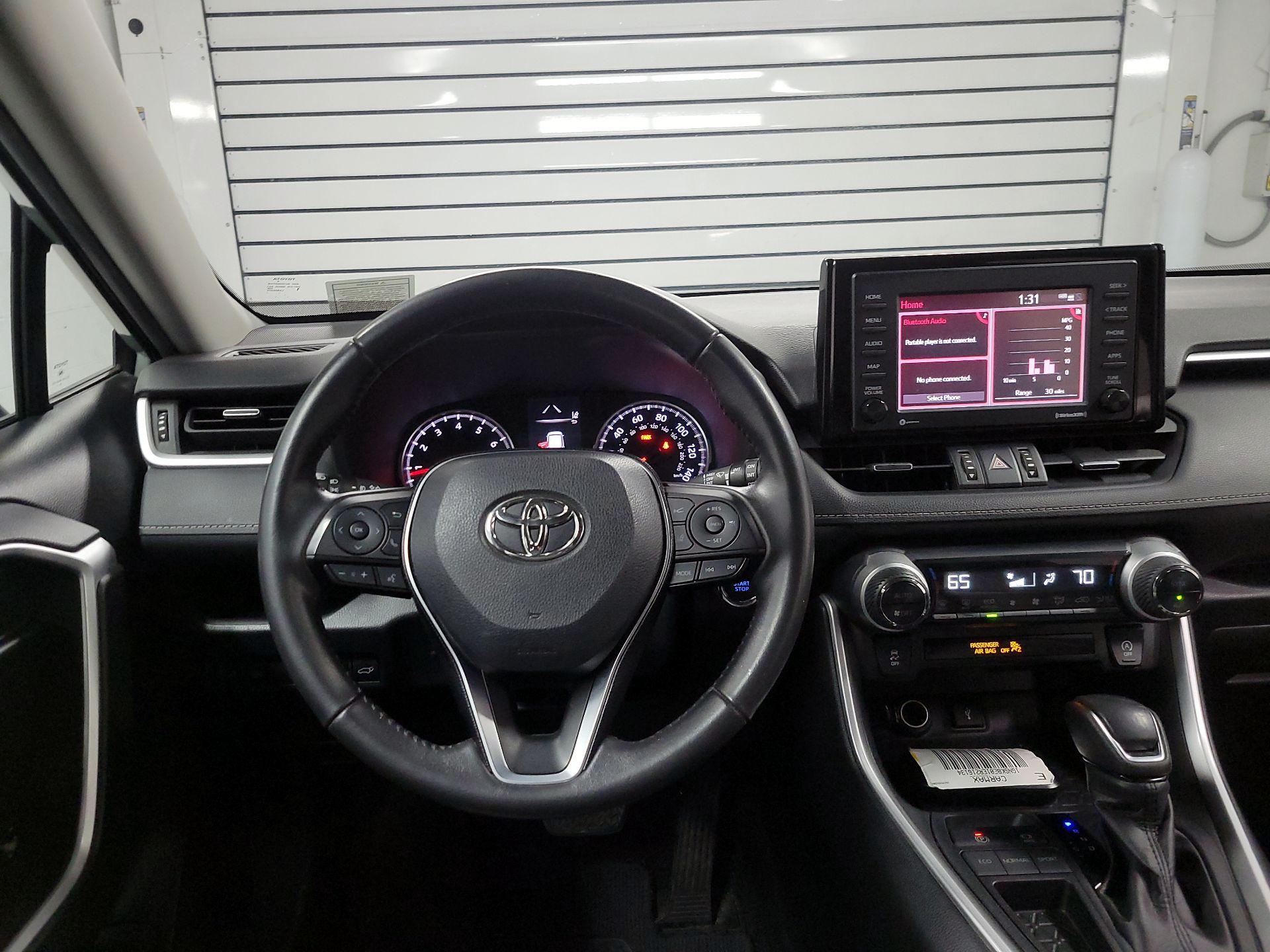 Thumbnail: 2020 Toyota RAV4 - 10