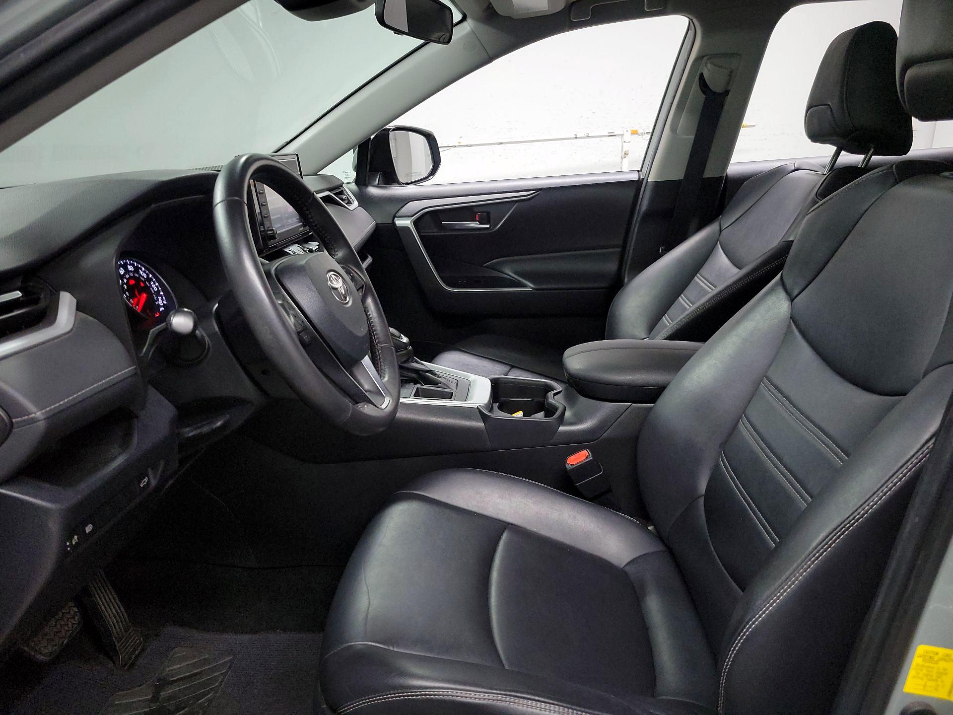 Thumbnail: 2020 Toyota RAV4 - 11