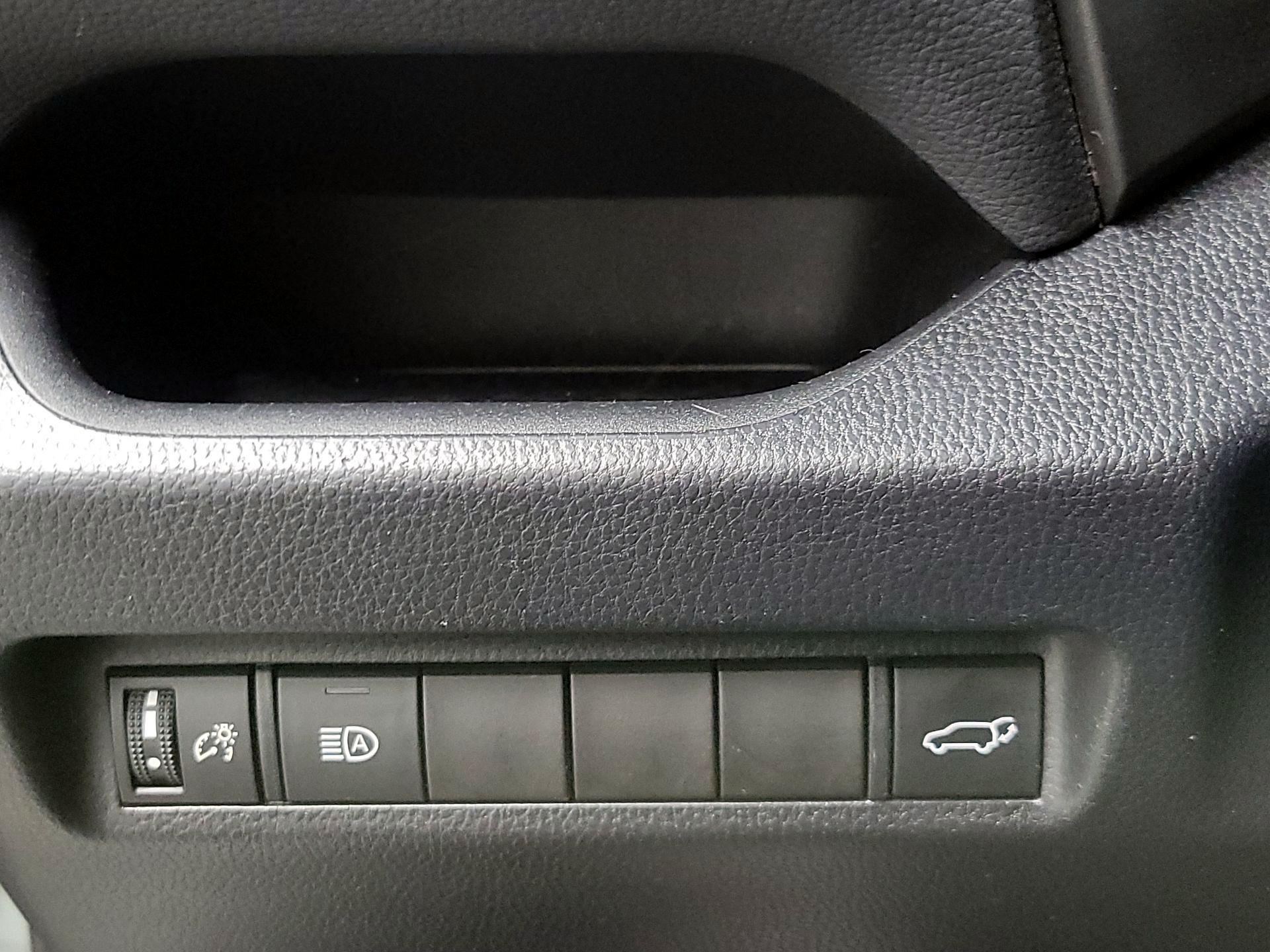 Thumbnail: 2020 Toyota RAV4 - 13