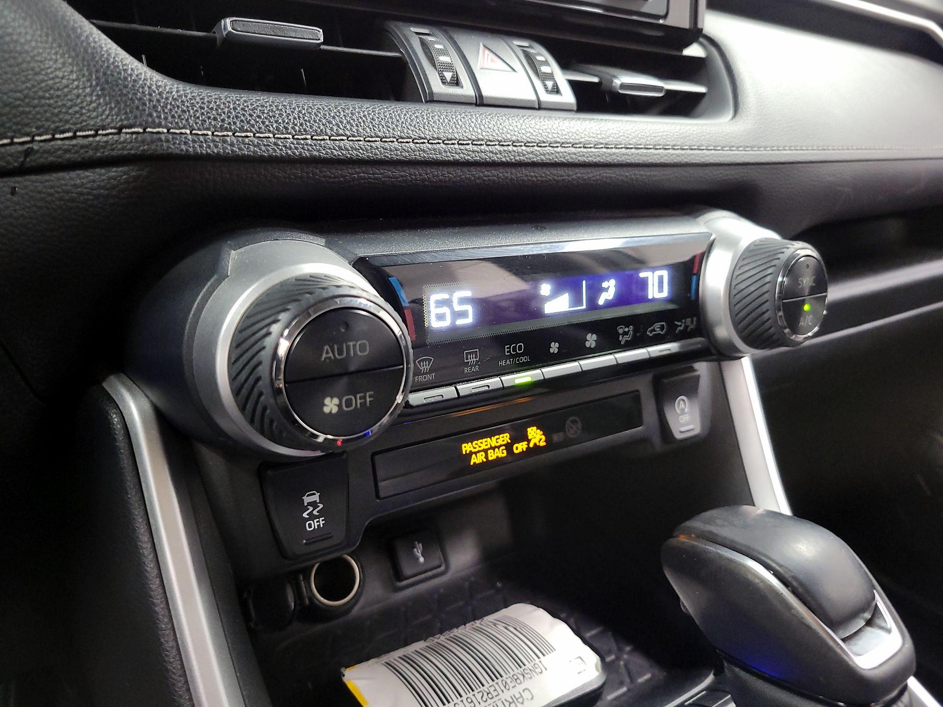 Thumbnail: 2020 Toyota RAV4 - 16