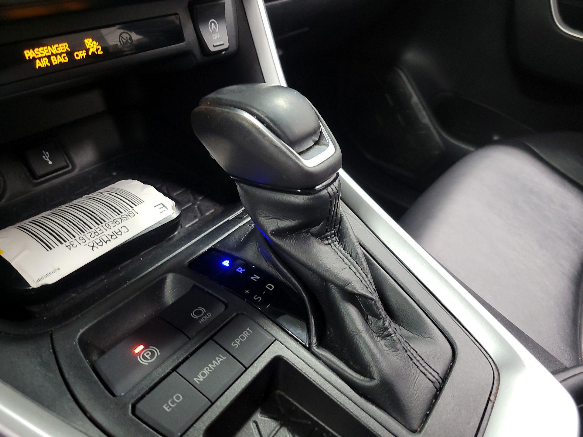 Thumbnail: 2020 Toyota RAV4 - 17