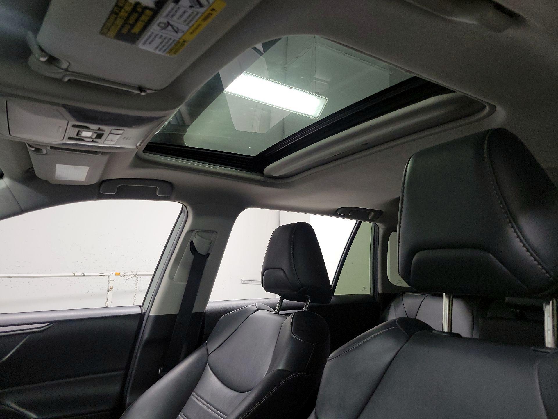 Thumbnail: 2020 Toyota RAV4 - 18