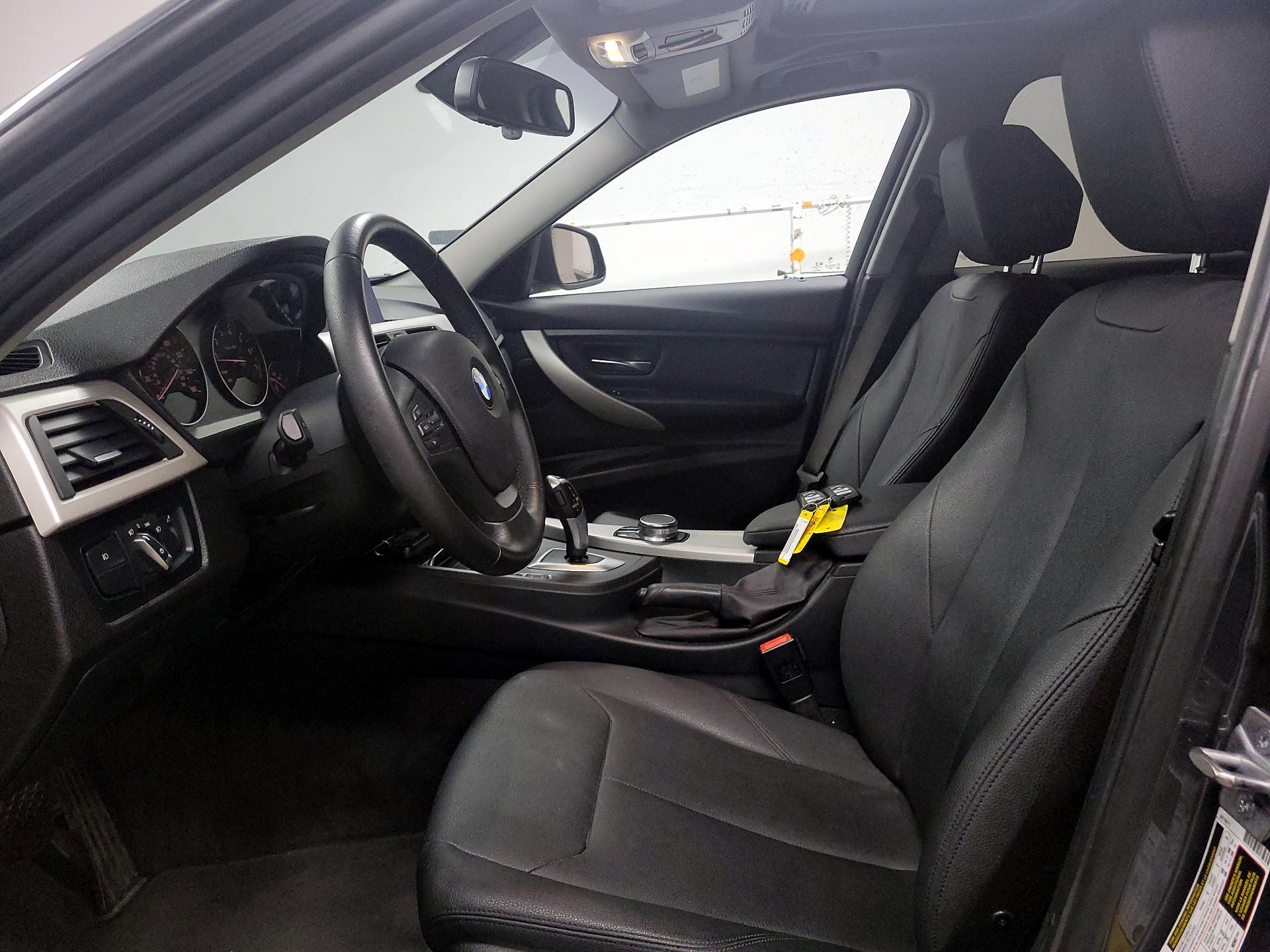 Thumbnail: 2018 BMW 3 Series - 11