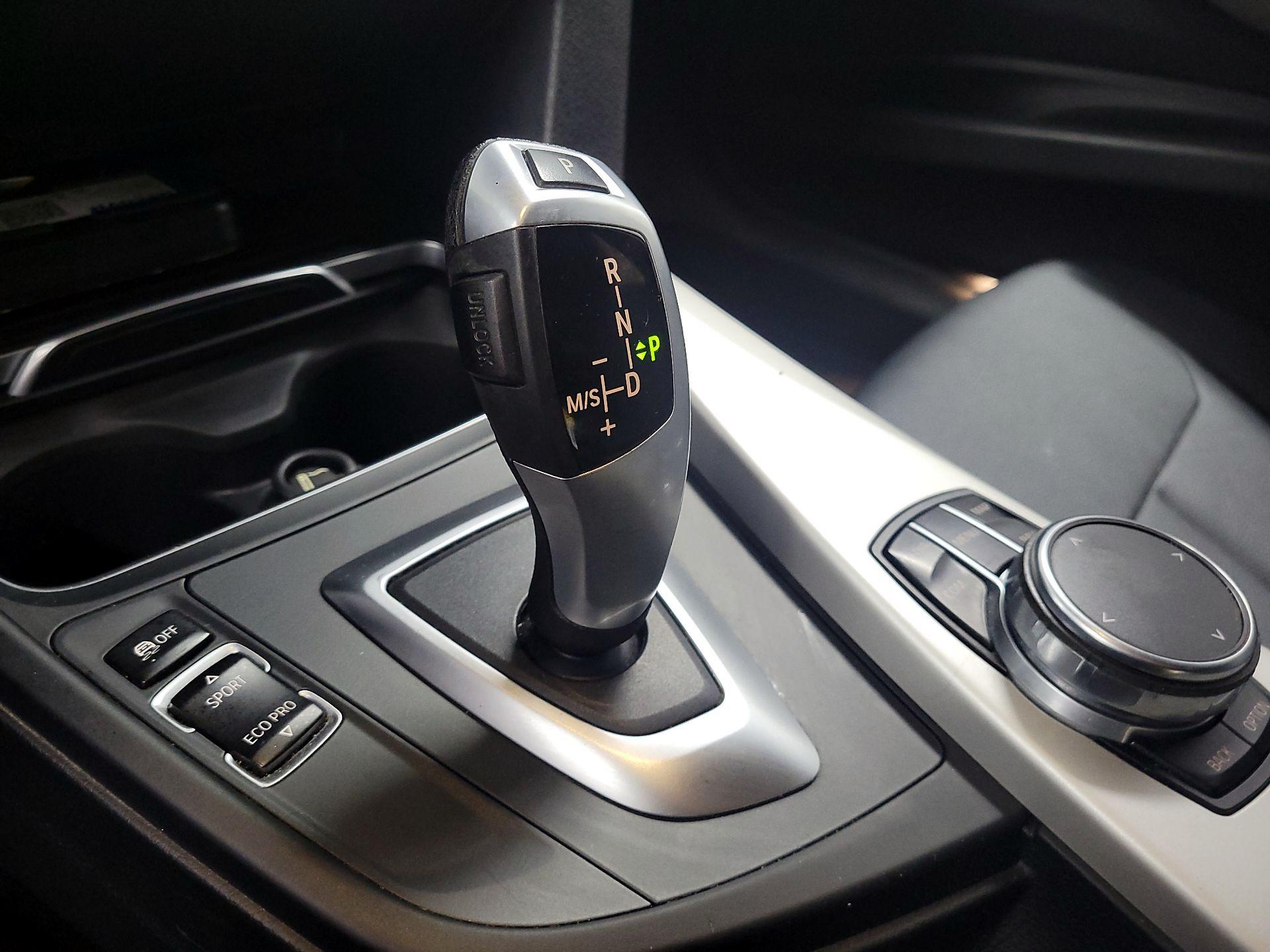 Thumbnail: 2018 BMW 3 Series - 17