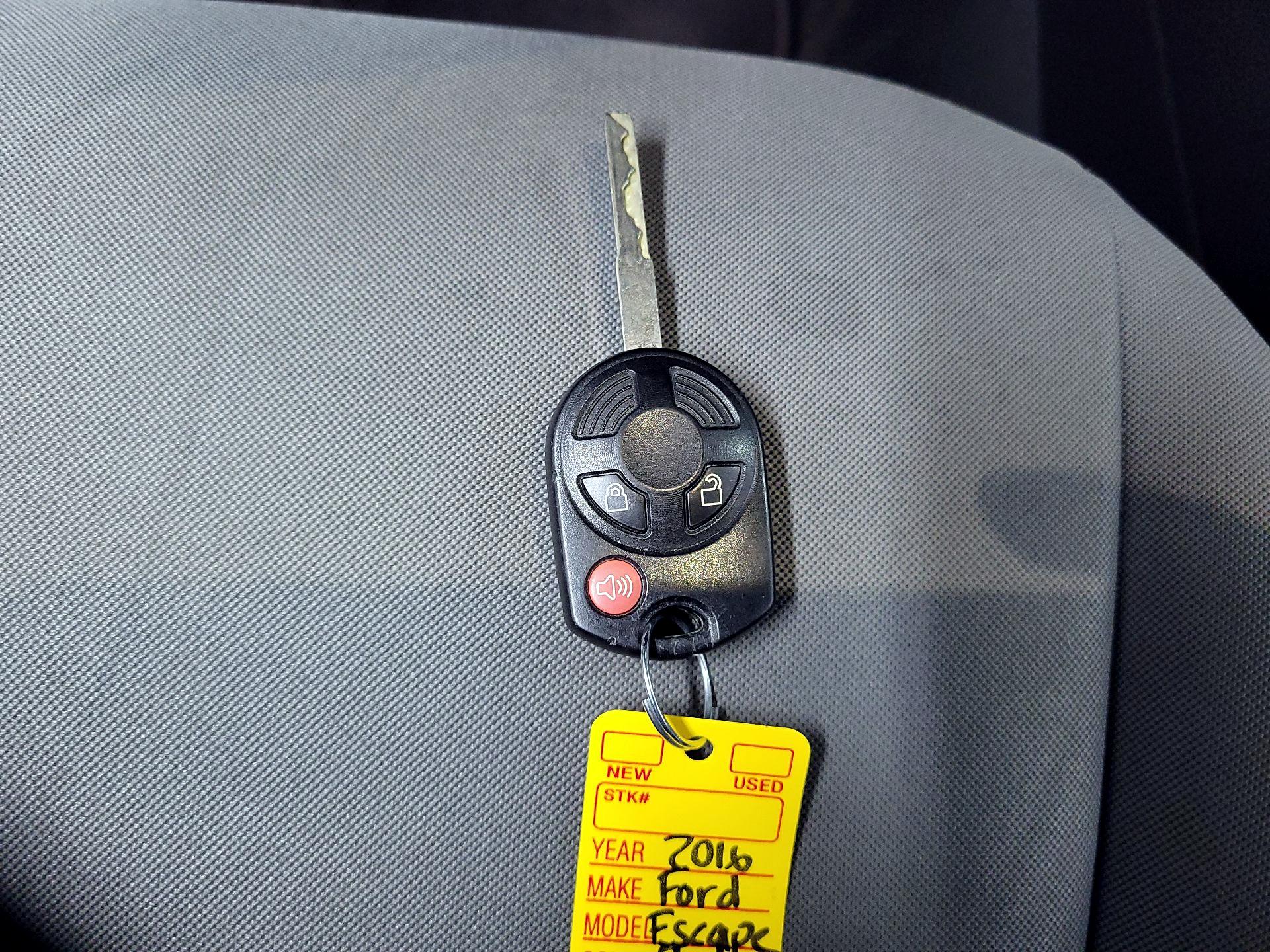 Thumbnail: 2016 Ford Escape - 19