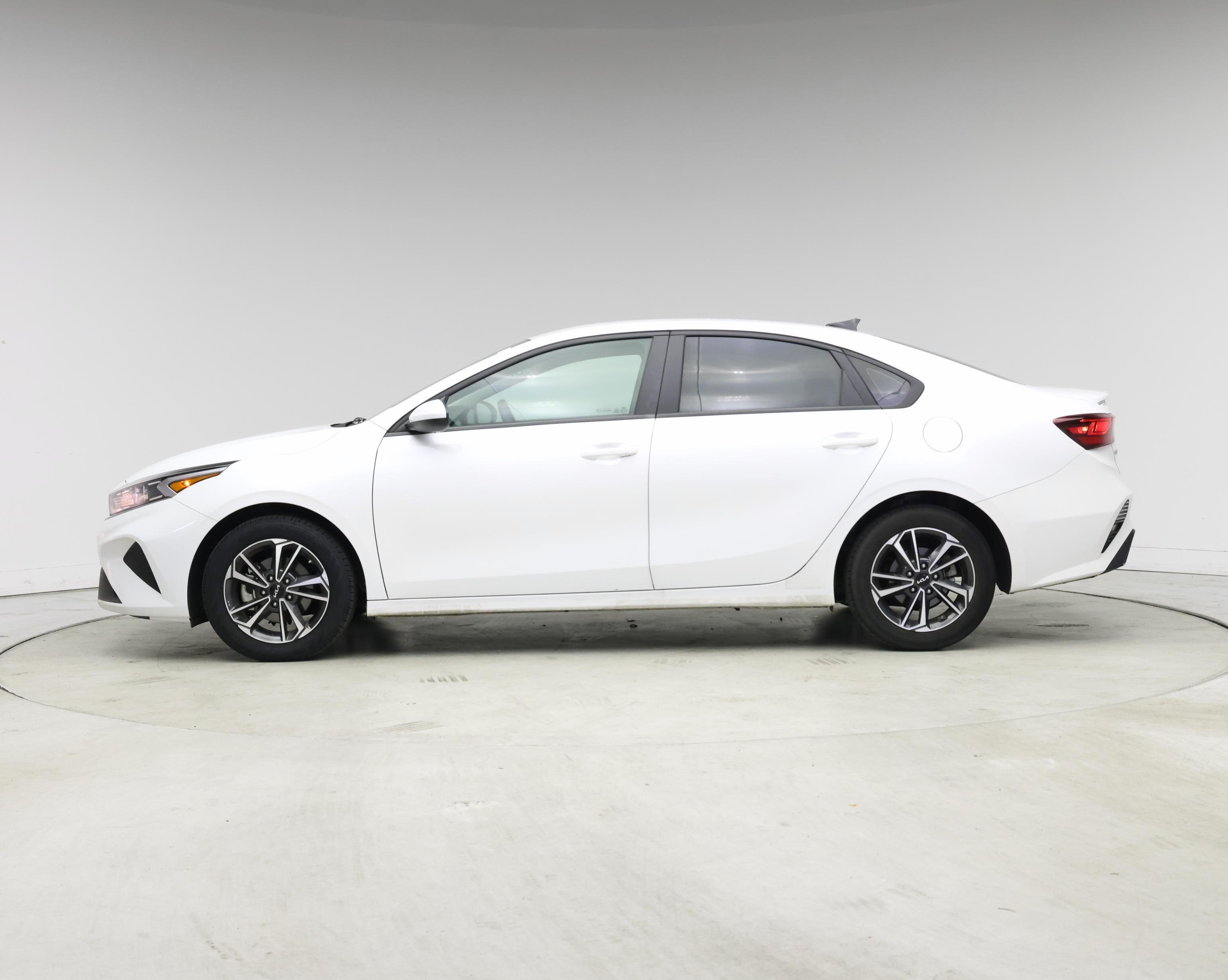 Thumbnail: 2024 Kia Forte - 3