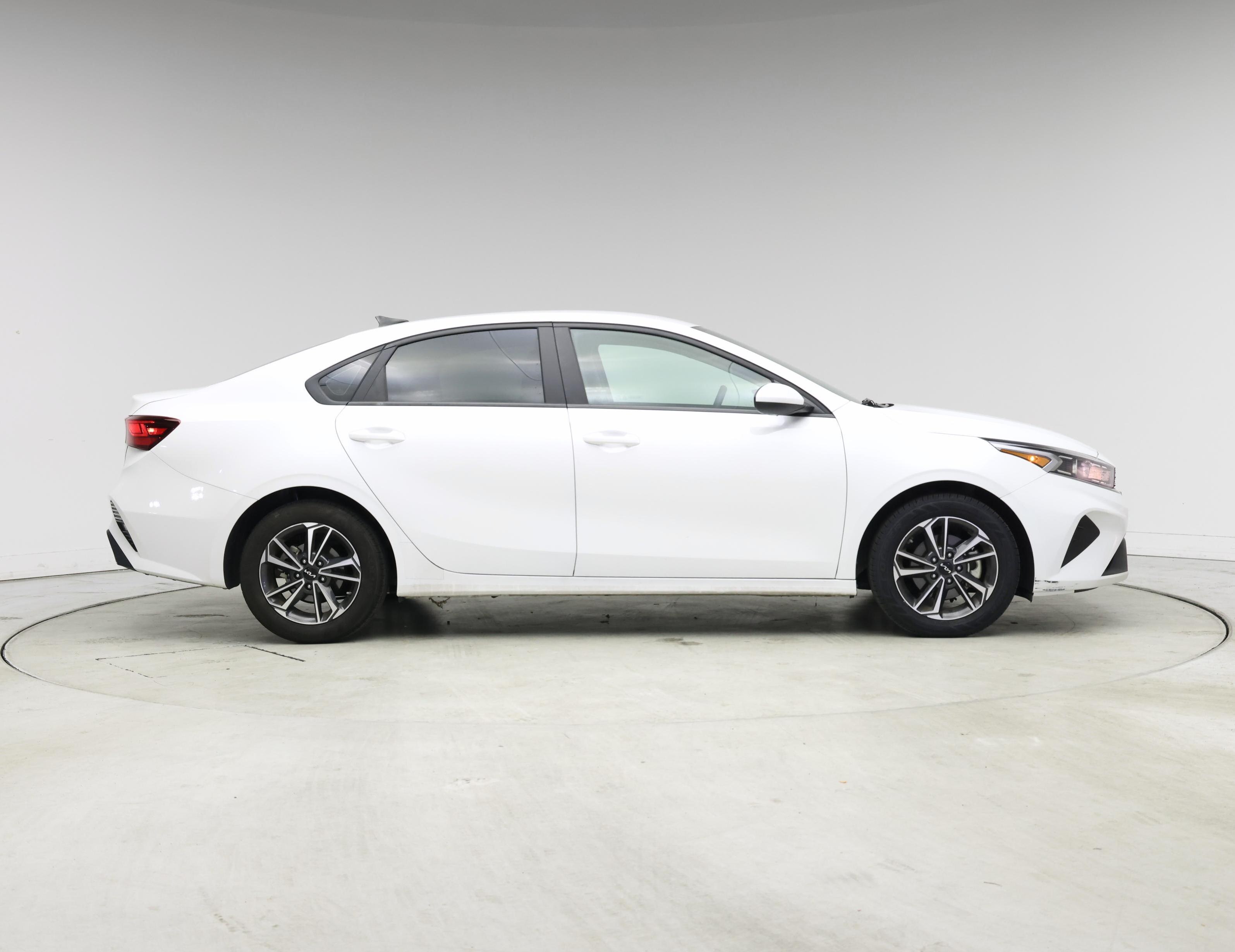 Thumbnail: 2024 Kia Forte - 7