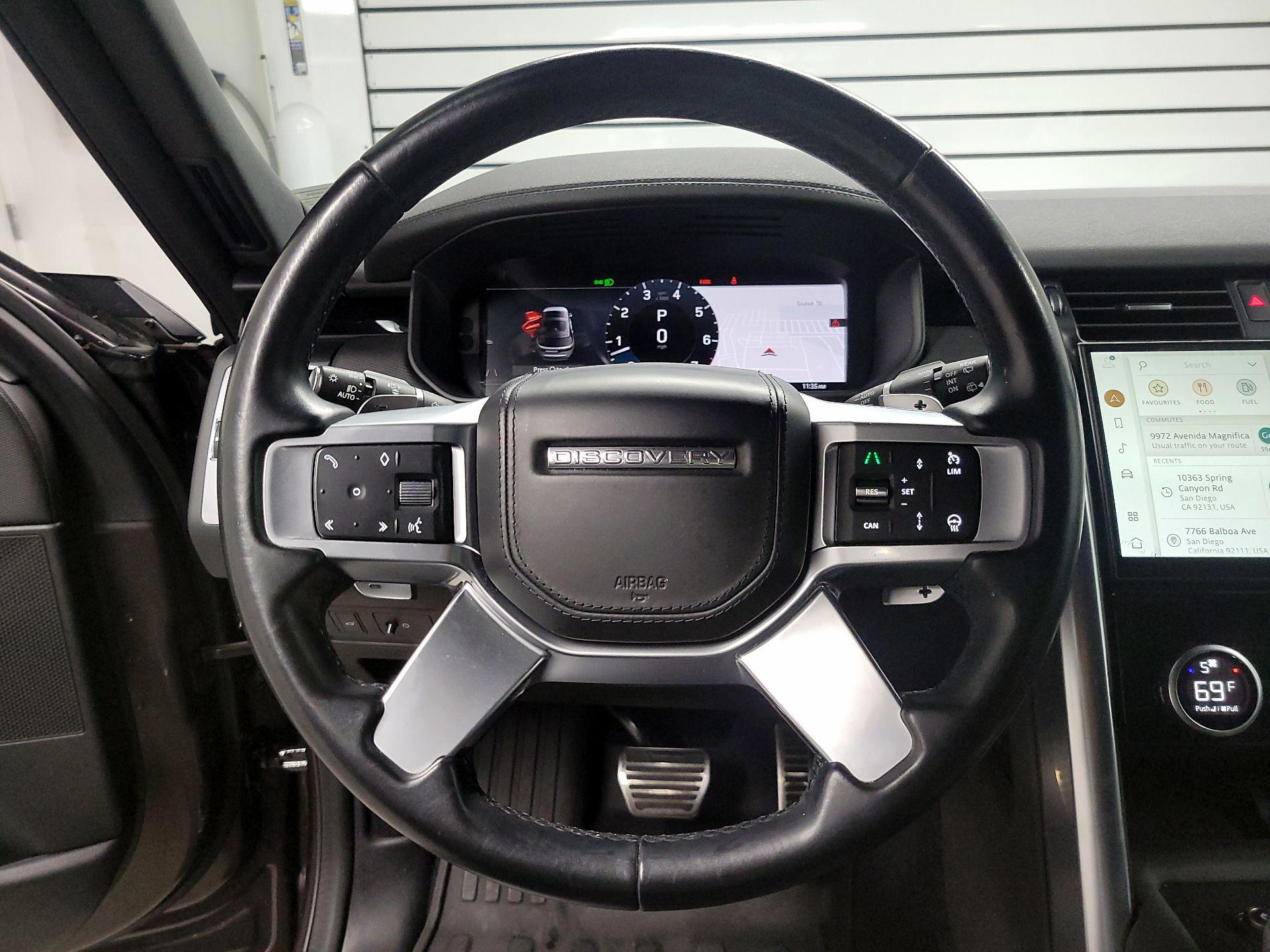 Thumbnail: 2023 Land Rover Discovery - 10