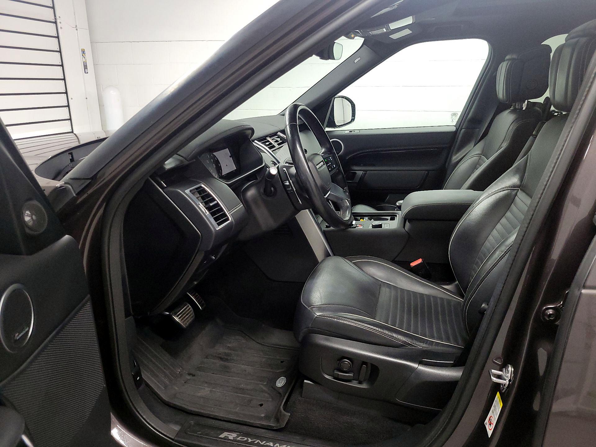 Thumbnail: 2023 Land Rover Discovery - 11