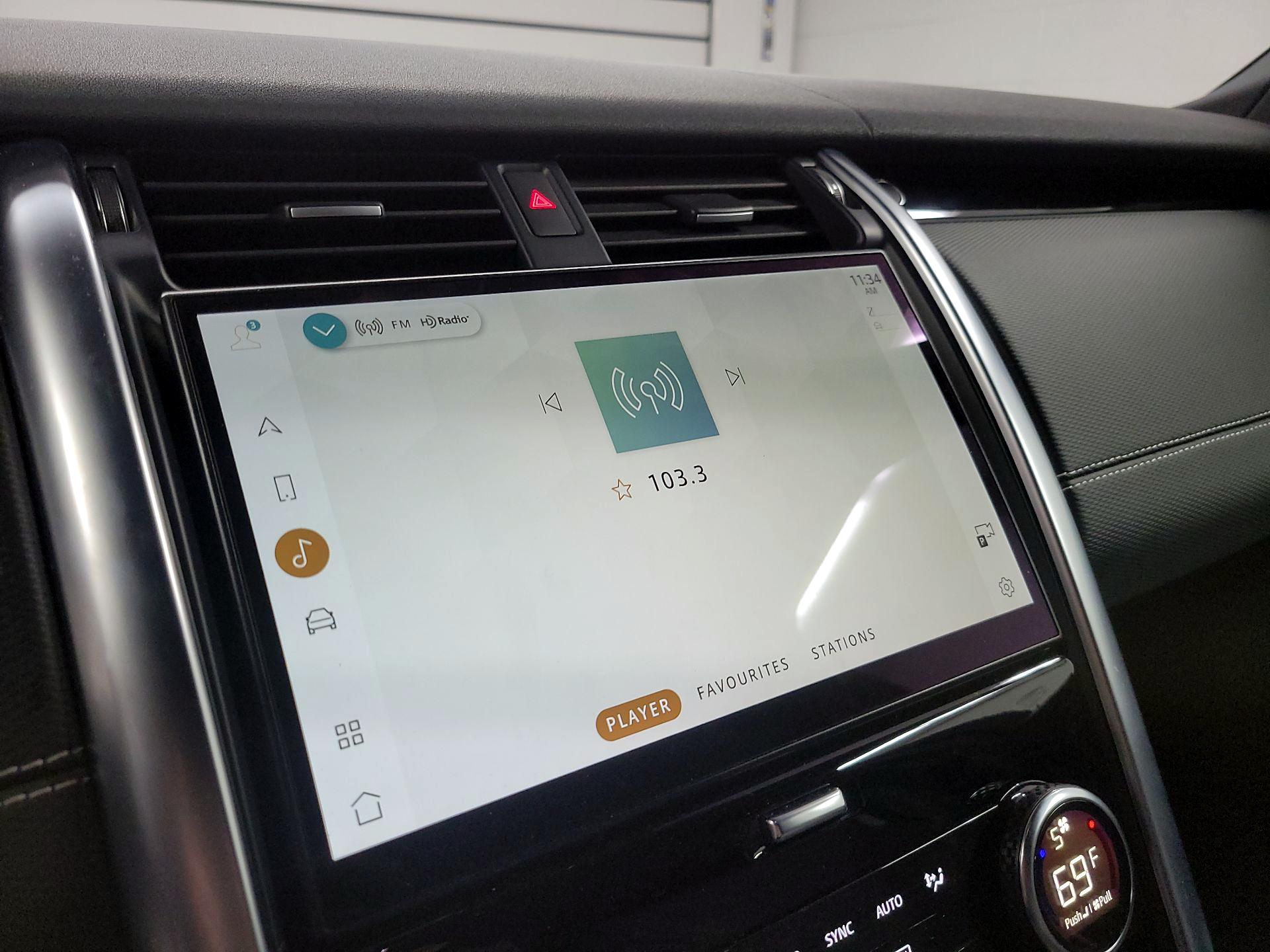 Thumbnail: 2023 Land Rover Discovery - 16