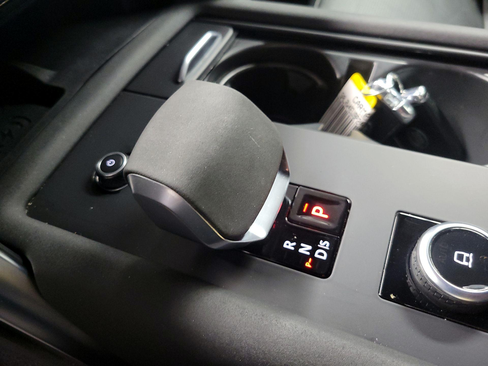 Thumbnail: 2023 Land Rover Discovery - 18