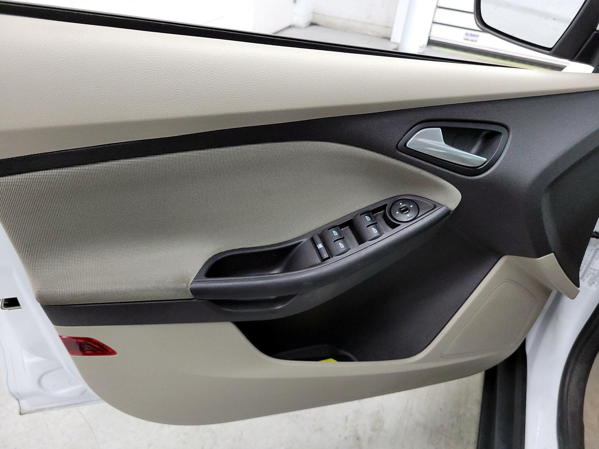 Thumbnail: 2014 Ford Focus - 12