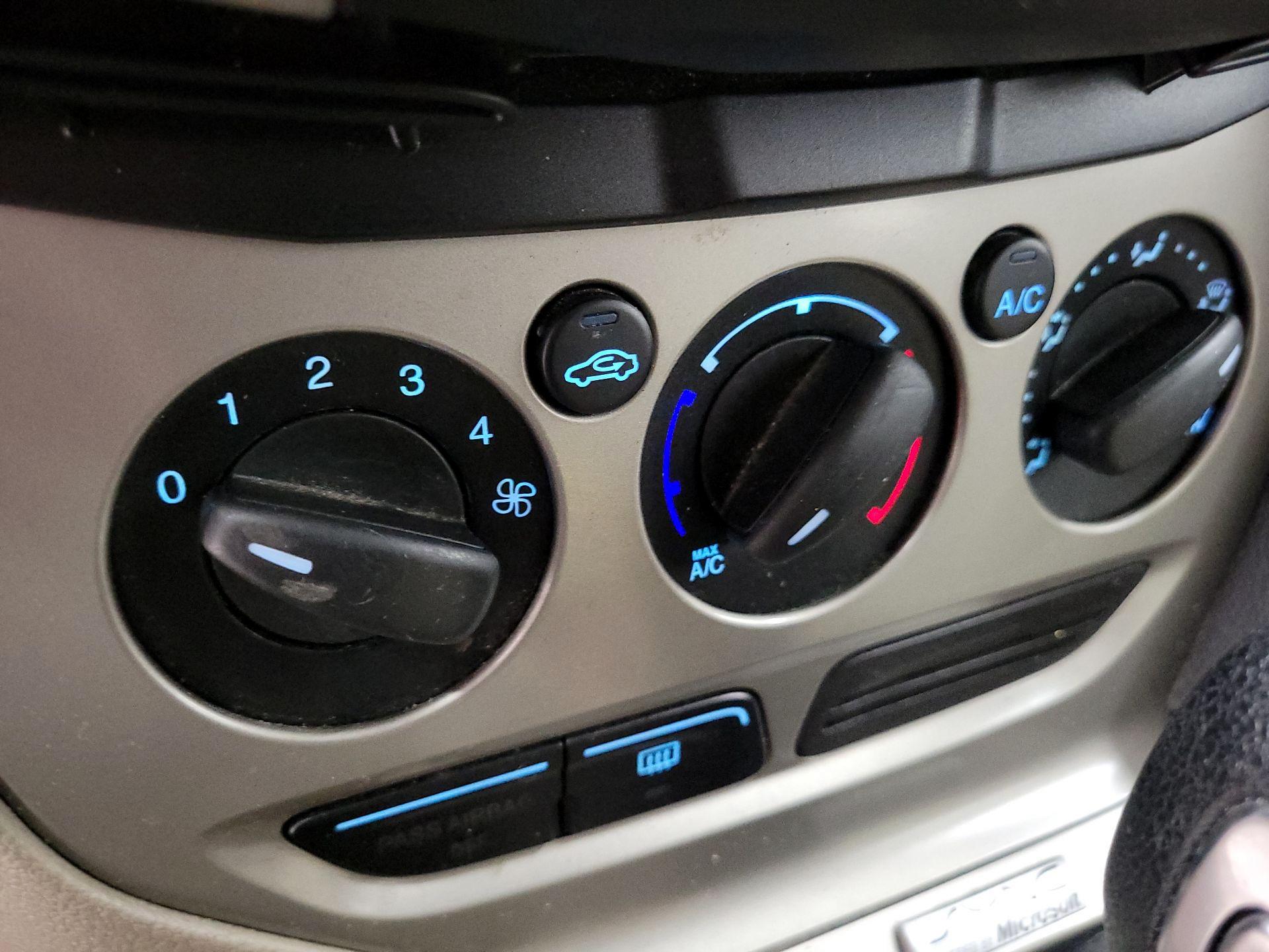 Thumbnail: 2014 Ford Focus - 15