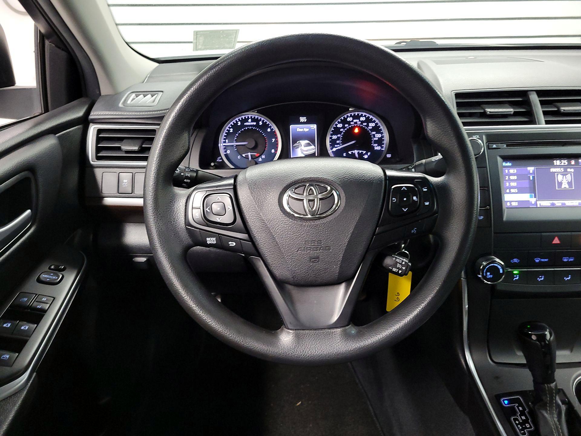 Thumbnail: 2017 Toyota Camry - 10