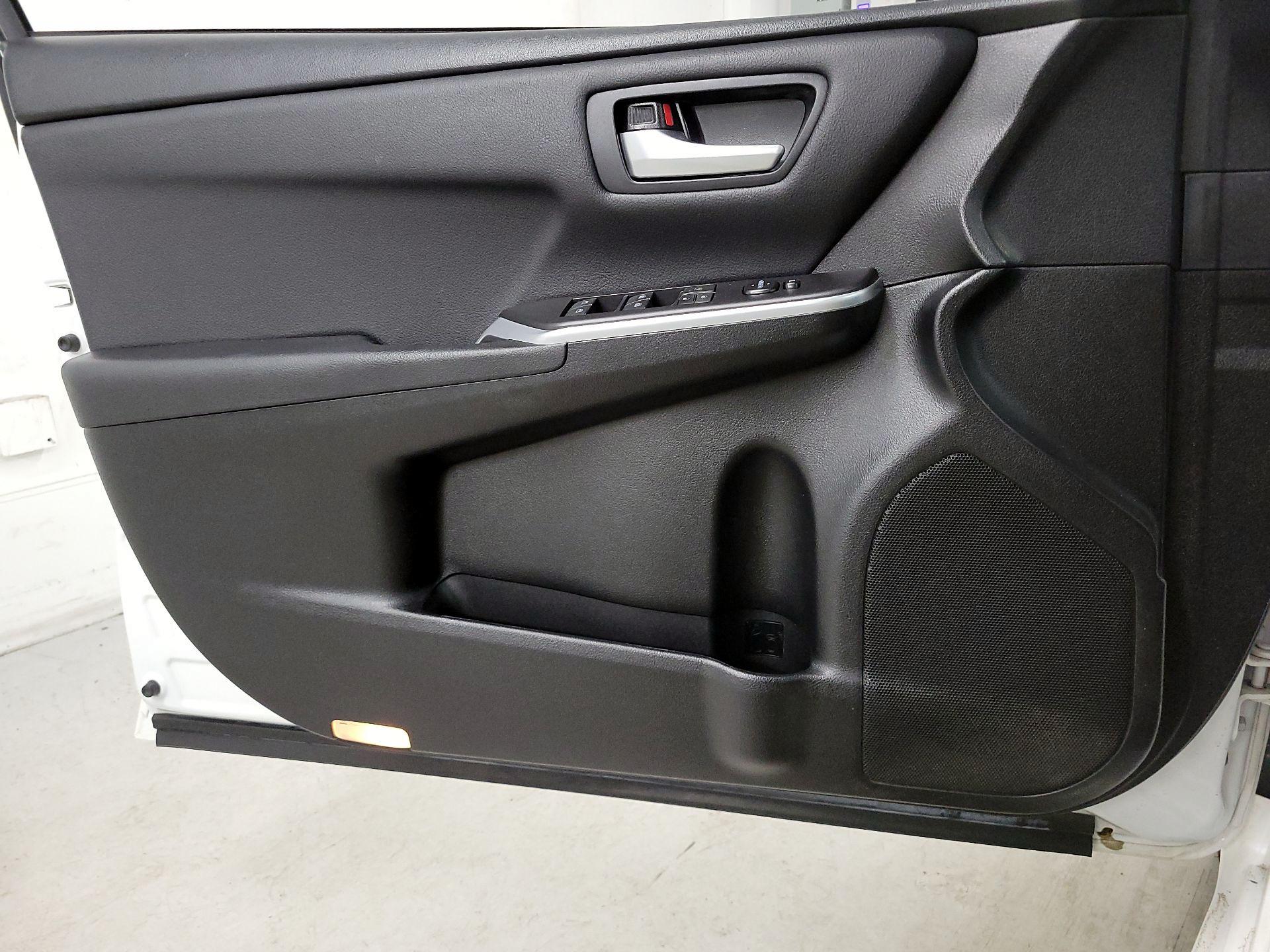 Thumbnail: 2017 Toyota Camry - 12