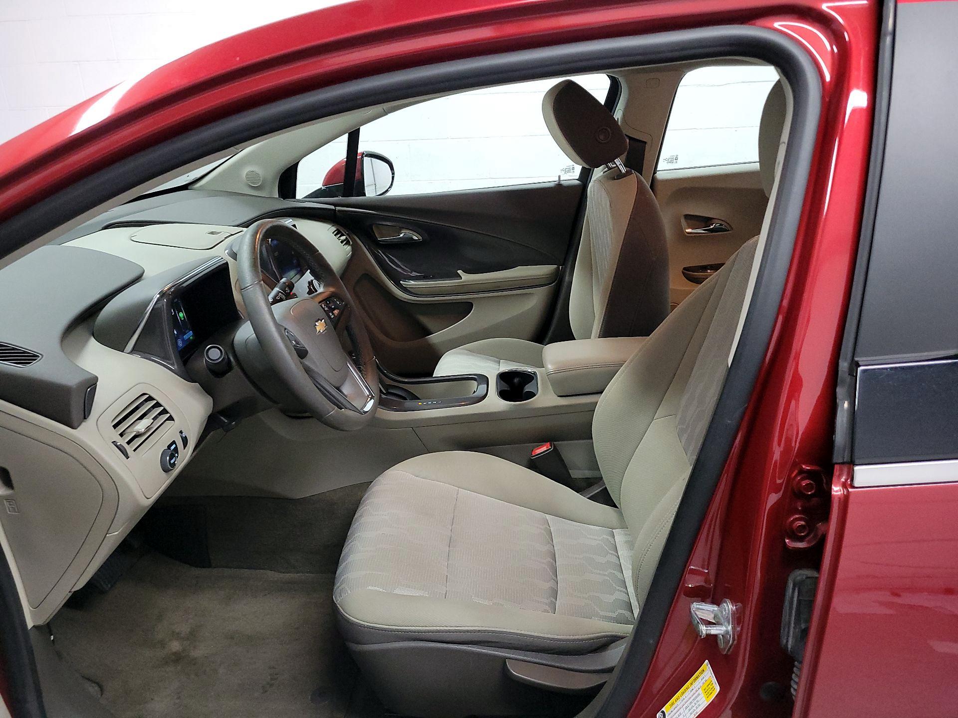 Thumbnail: 2015 Chevrolet Volt - 11