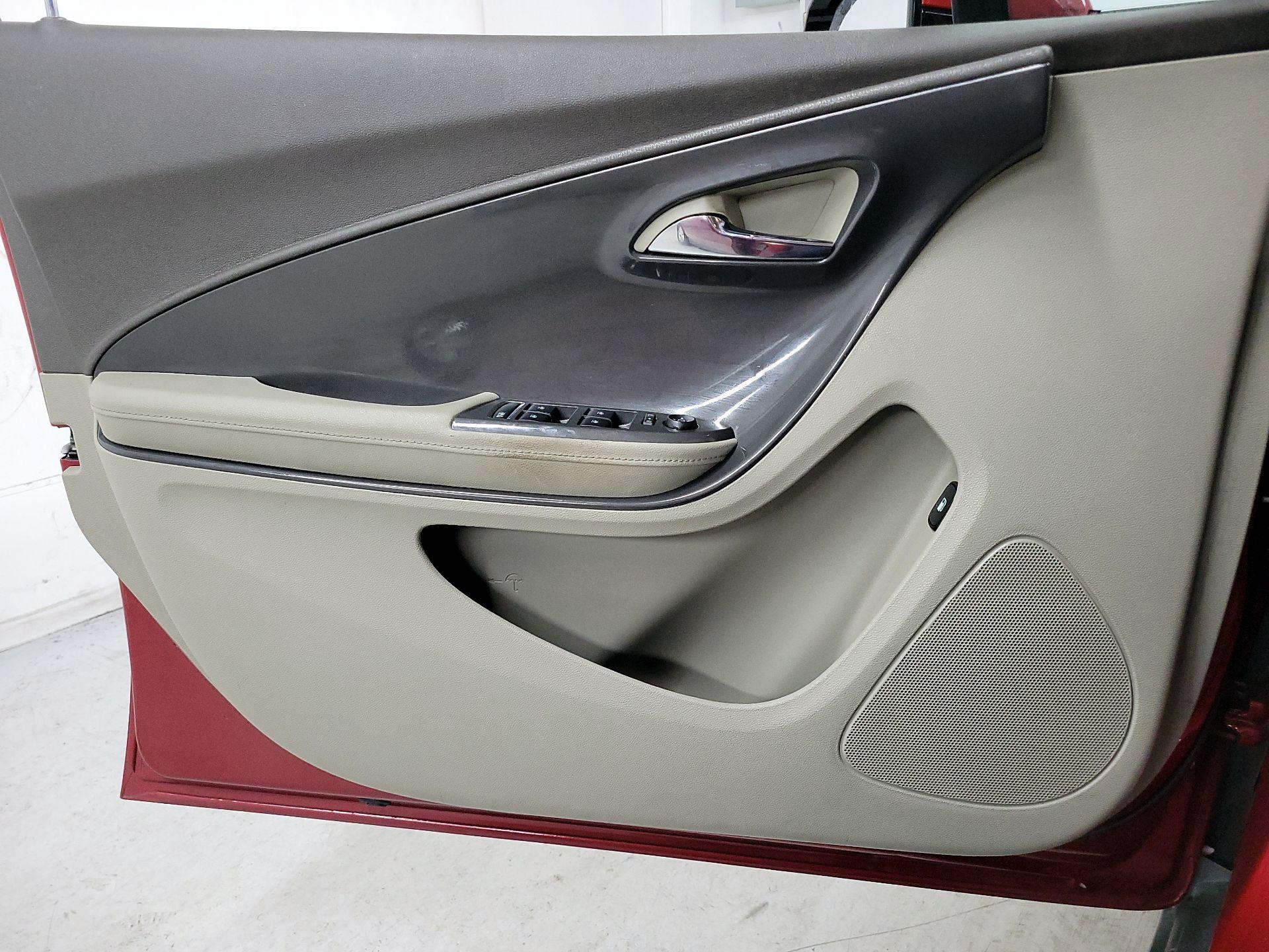 Thumbnail: 2015 Chevrolet Volt - 12