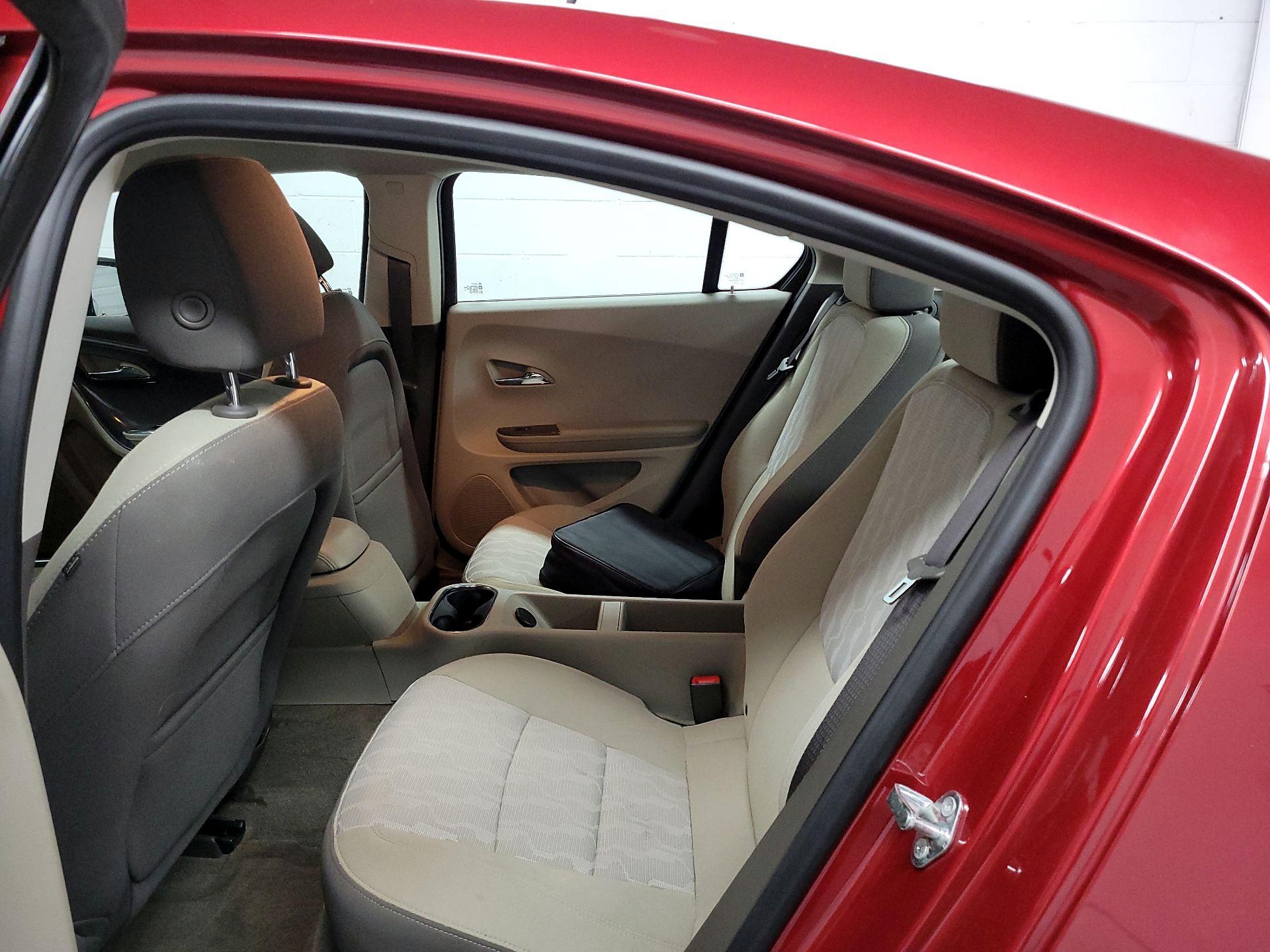 Thumbnail: 2015 Chevrolet Volt - 16