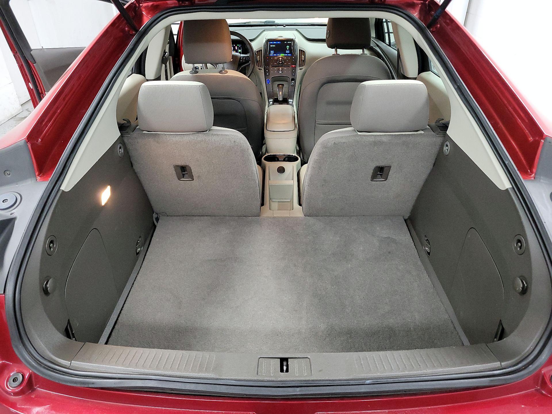 Thumbnail: 2015 Chevrolet Volt - 17