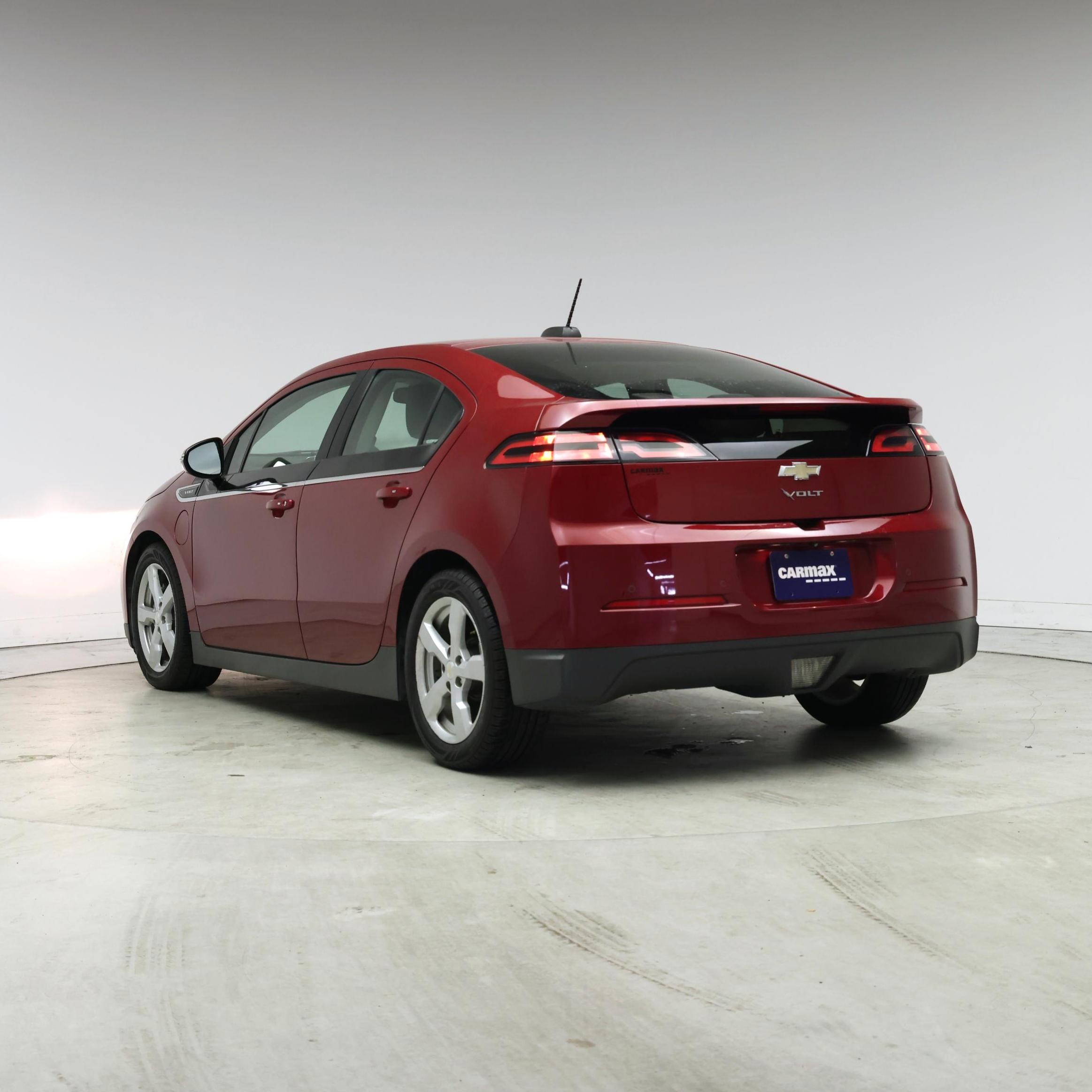 Thumbnail: 2015 Chevrolet Volt - 2