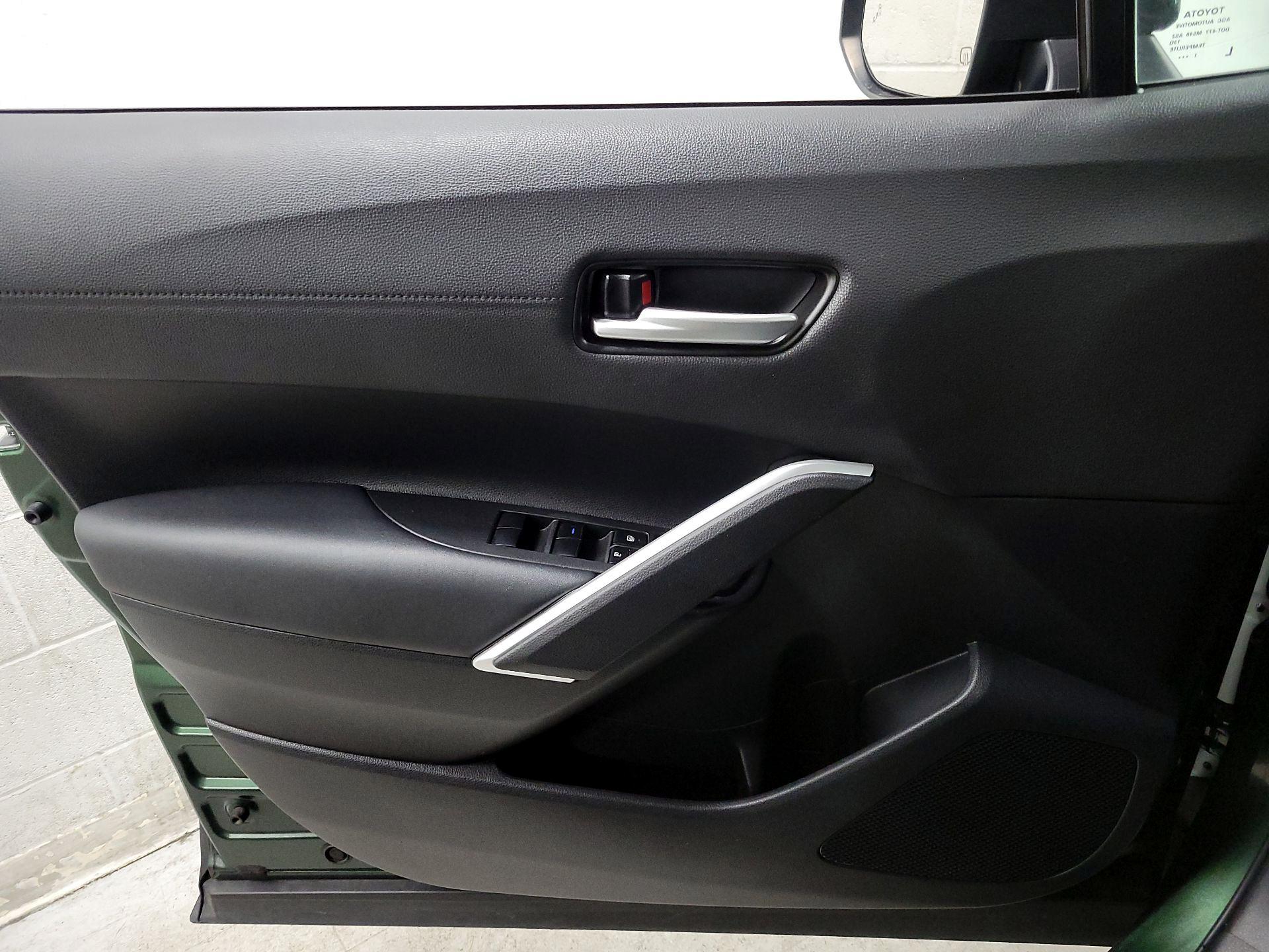 Thumbnail: 2022 Toyota Corolla Cross - 12