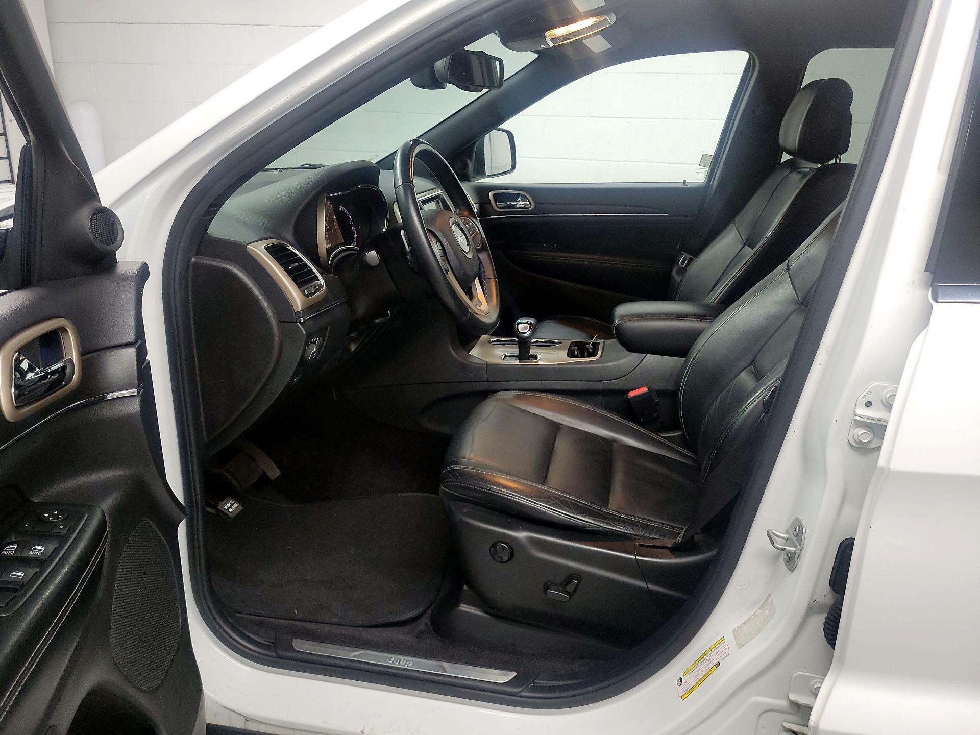 Thumbnail: 2015 Jeep Grand Cherokee - 9