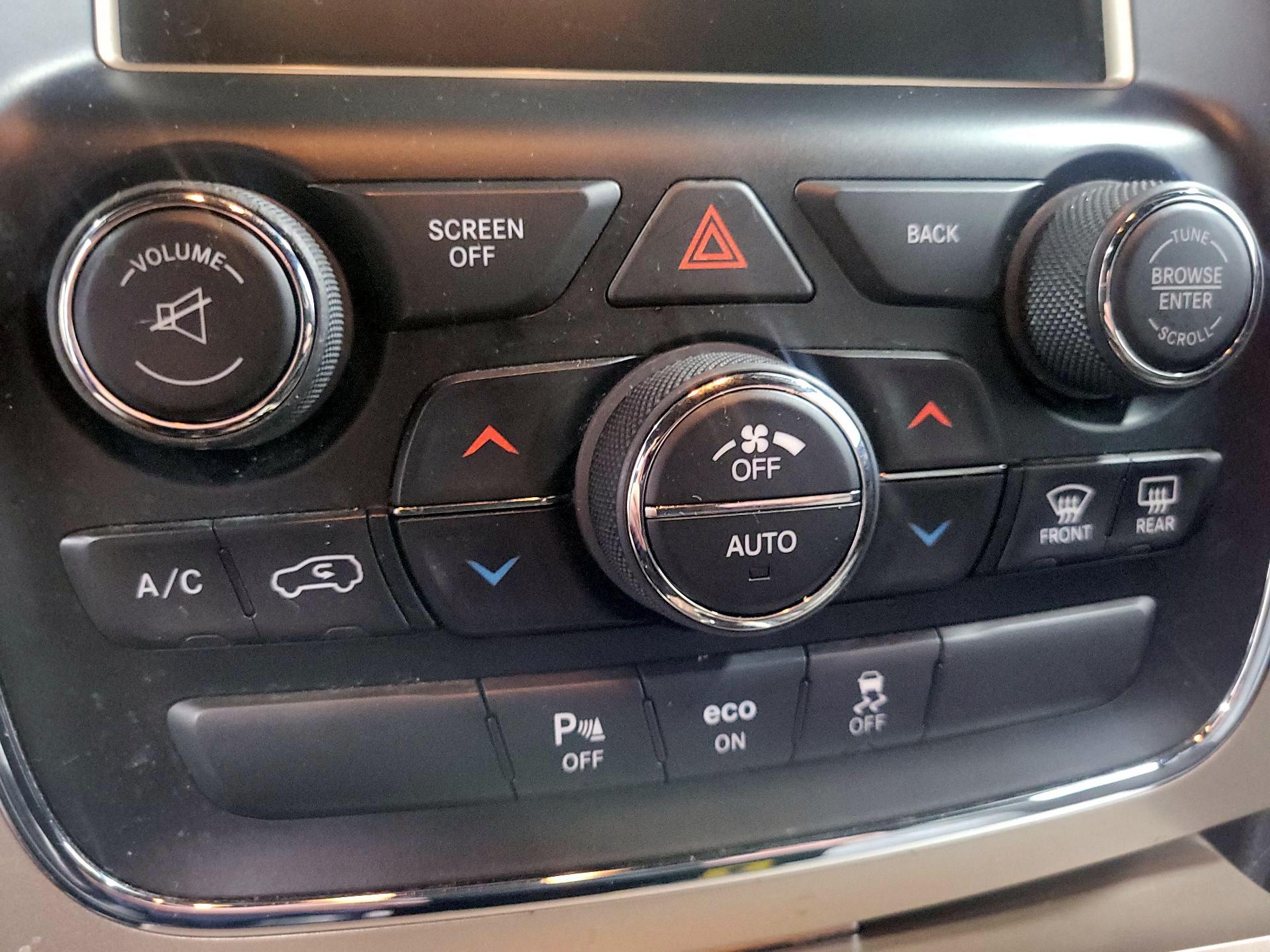 Thumbnail: 2015 Jeep Grand Cherokee - 15