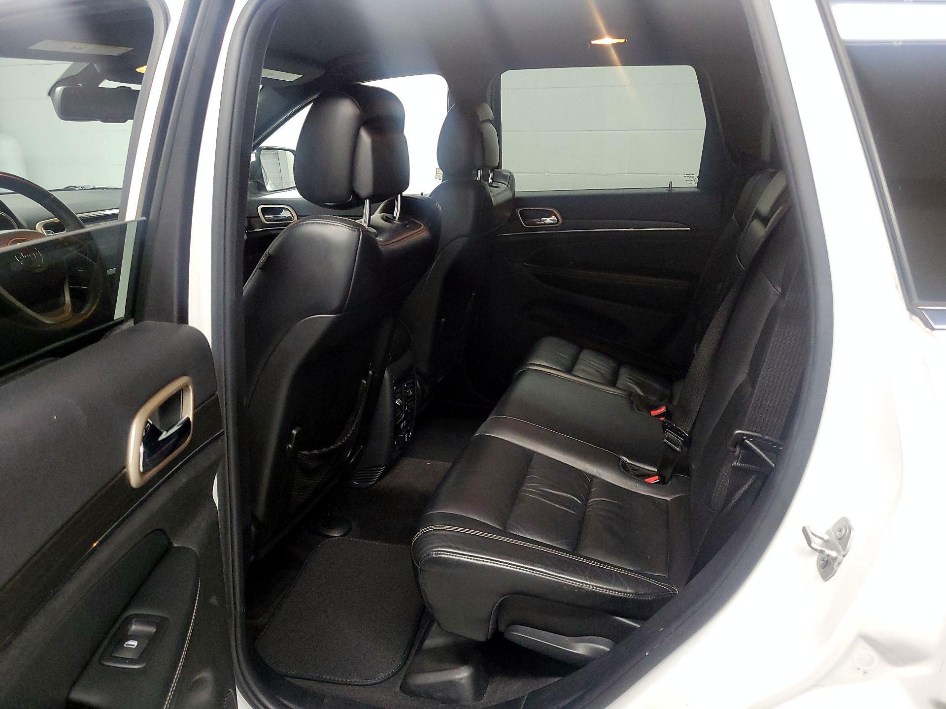 Thumbnail: 2015 Jeep Grand Cherokee - 18