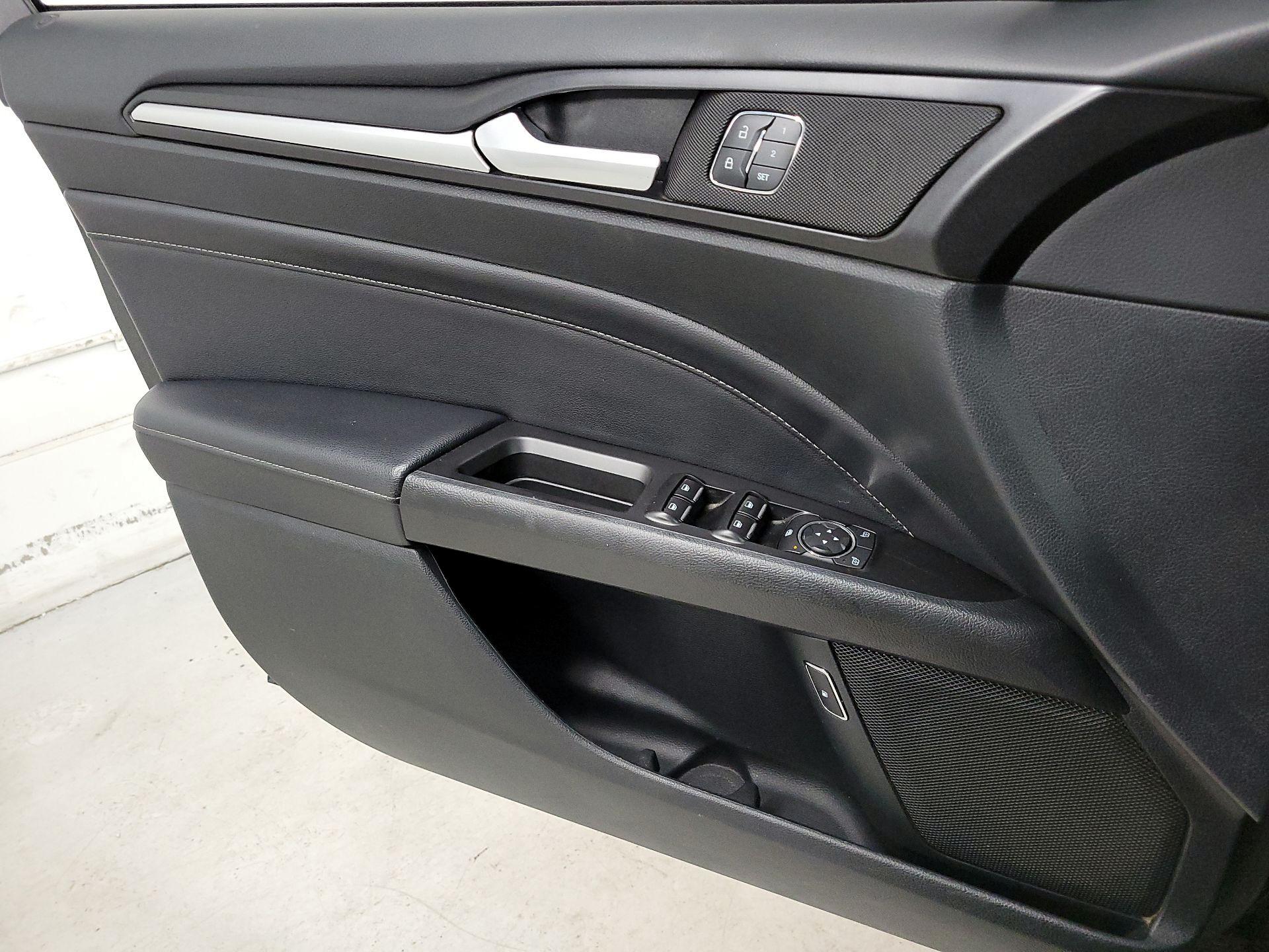 Thumbnail: 2017 Ford Fusion - 10