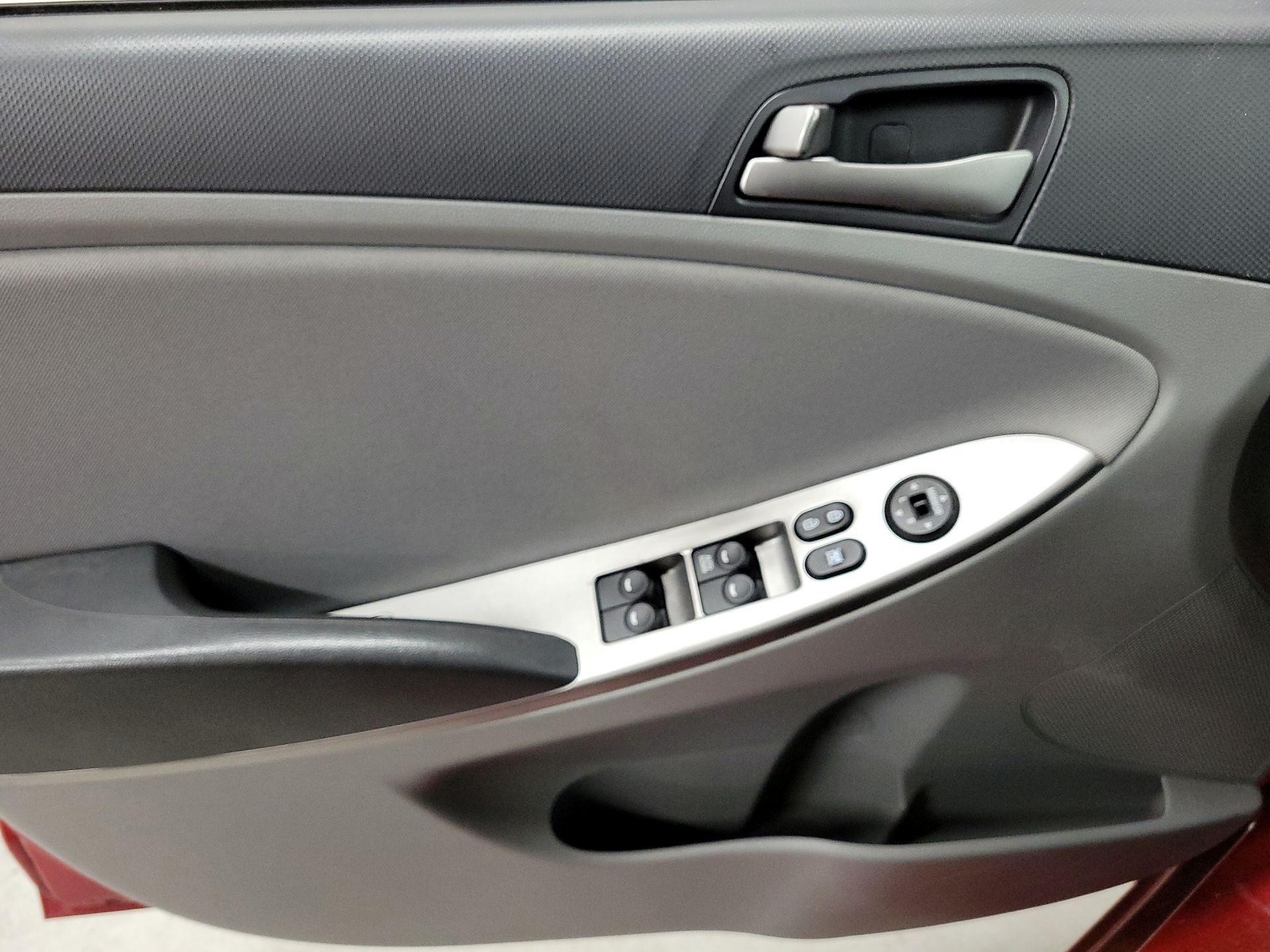 Thumbnail: 2016 Hyundai Accent - 10