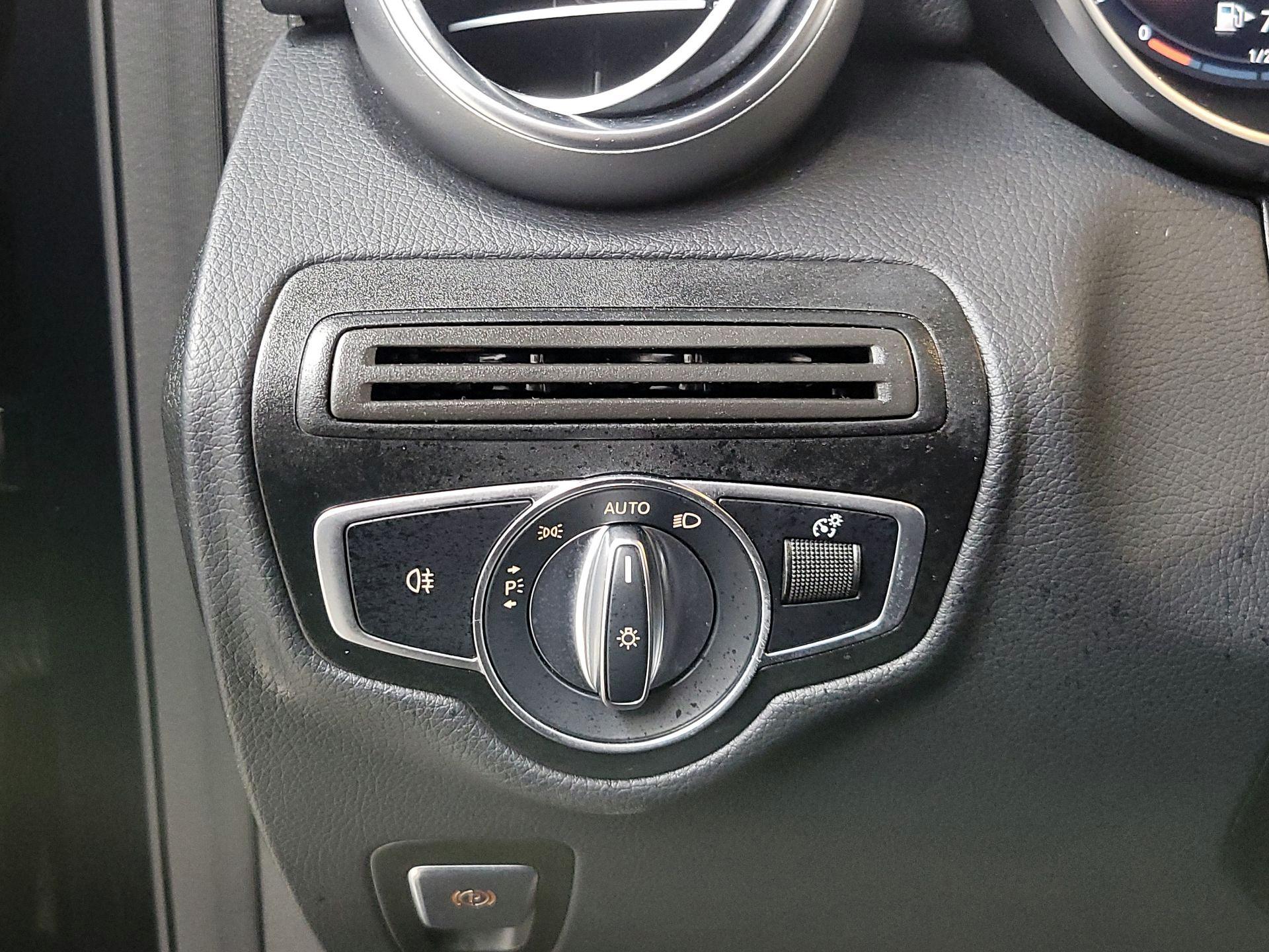 Thumbnail: 2022 Mercedes-Benz GLC - 13