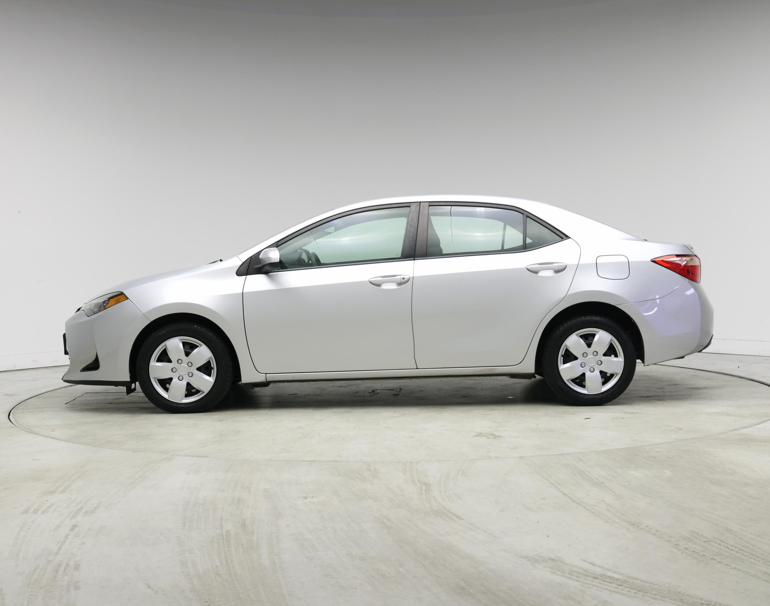 Thumbnail: 2018 Toyota Corolla - 3