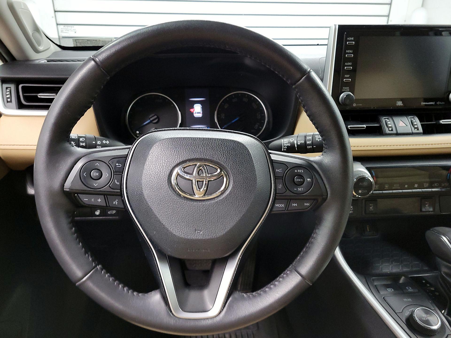 Thumbnail: 2021 Toyota RAV4 - 10