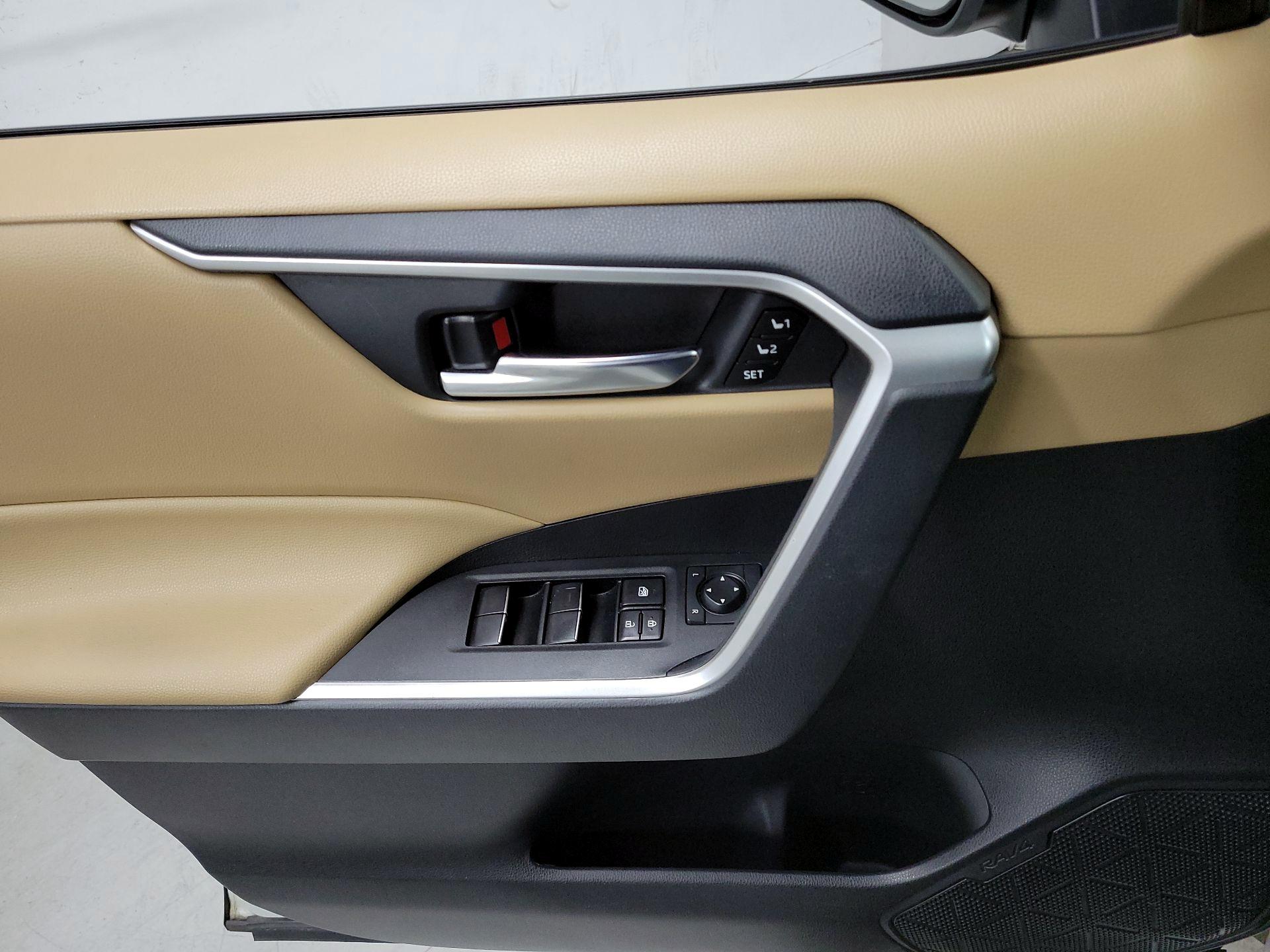 Thumbnail: 2021 Toyota RAV4 - 12