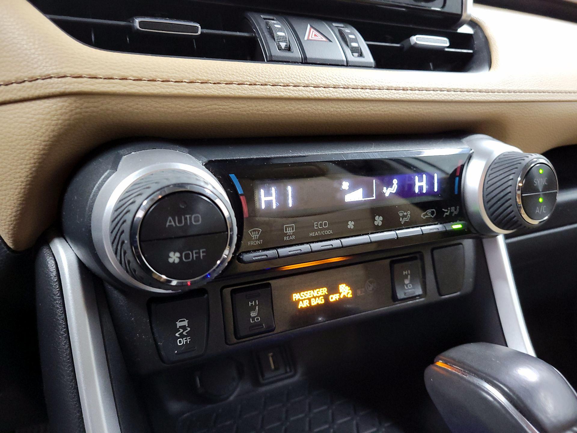 Thumbnail: 2021 Toyota RAV4 - 16