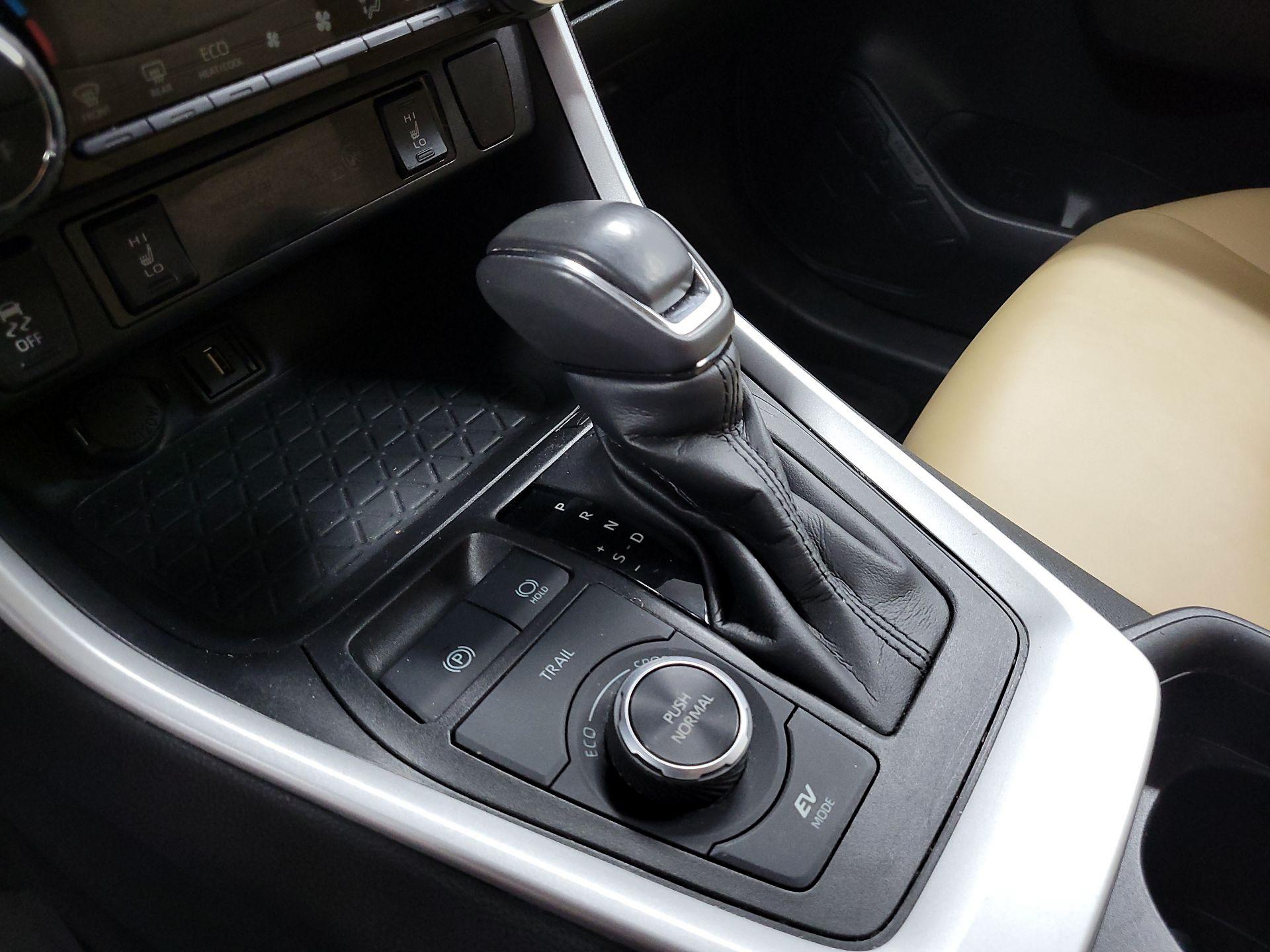 Thumbnail: 2021 Toyota RAV4 - 17