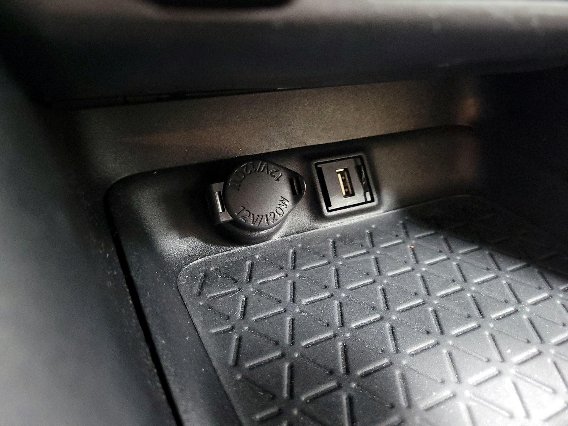 Thumbnail: 2021 Toyota RAV4 - 18