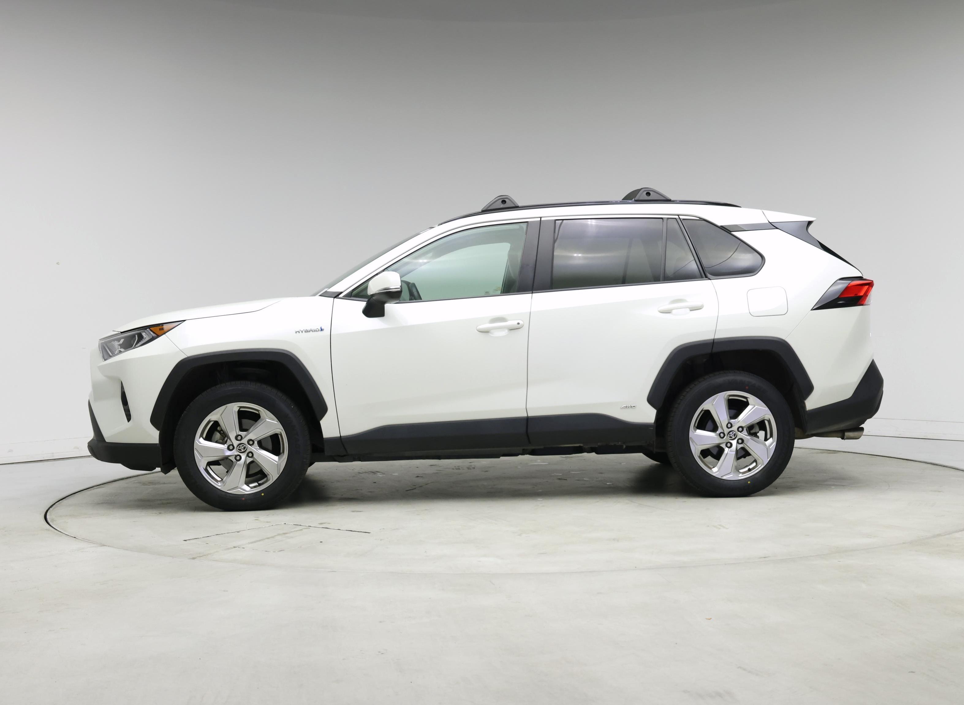 Thumbnail: 2021 Toyota RAV4 - 3