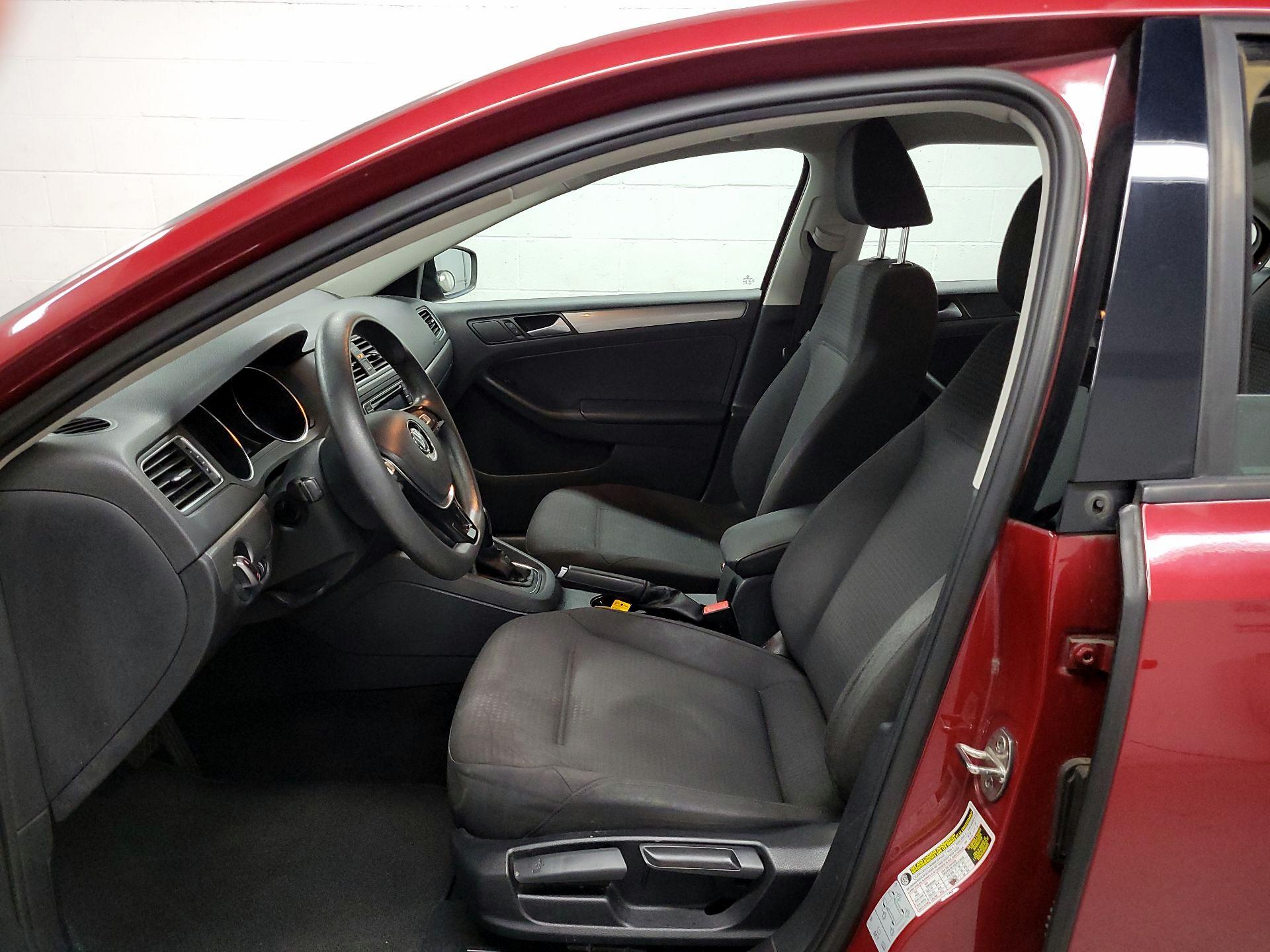 Thumbnail: 2016 Volkswagen Jetta - 9